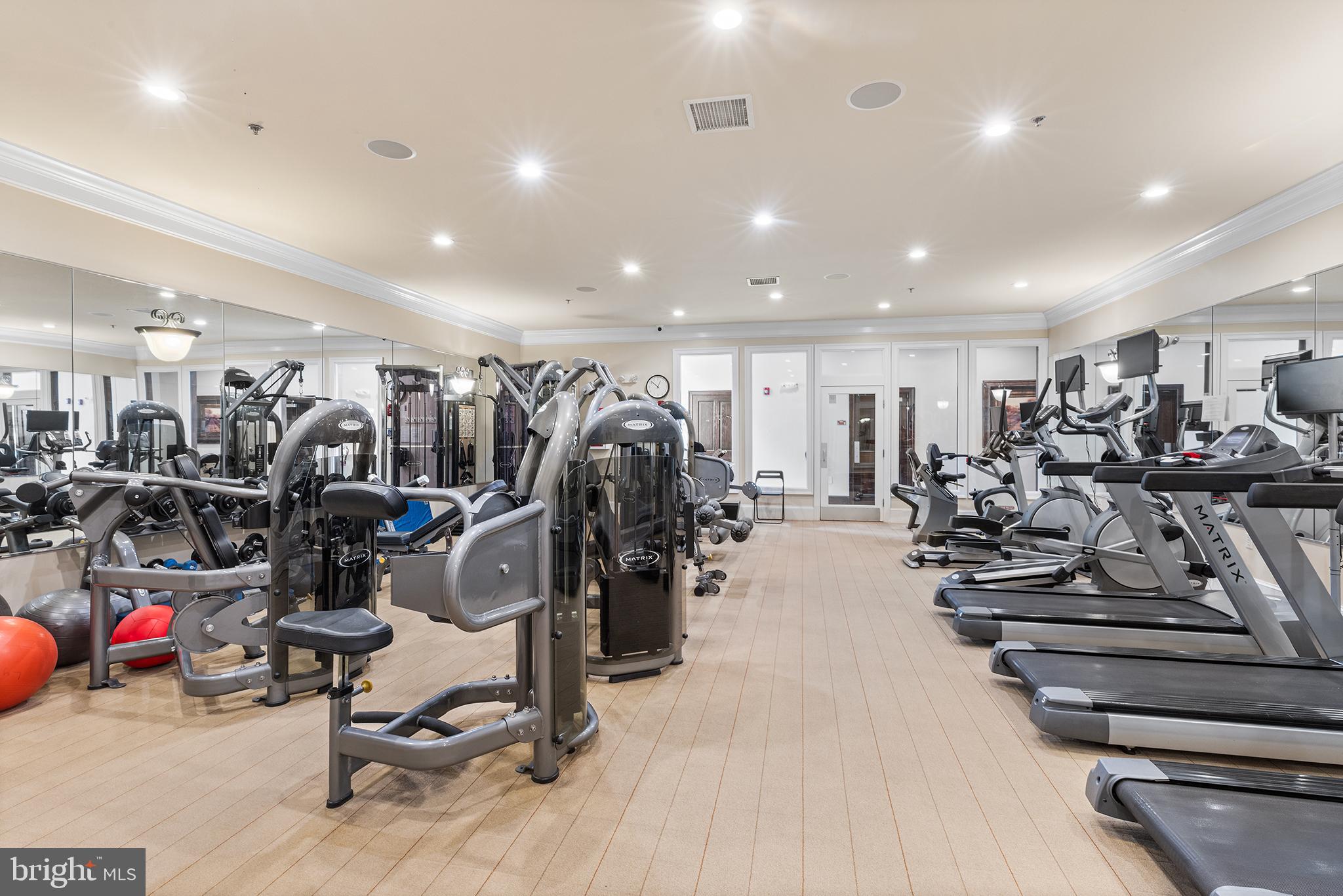 TERRAZZA NEWTOWN SQR - Residential