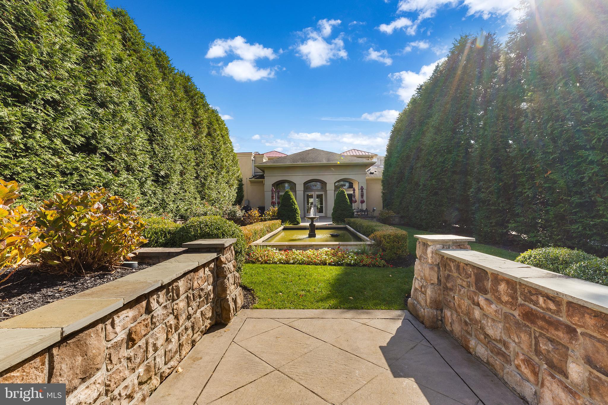 TERRAZZA NEWTOWN SQR - Residential