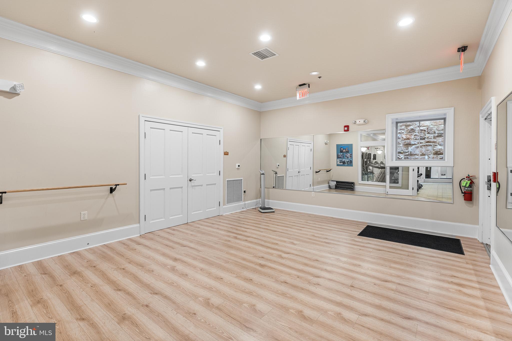 TERRAZZA NEWTOWN SQR - Residential