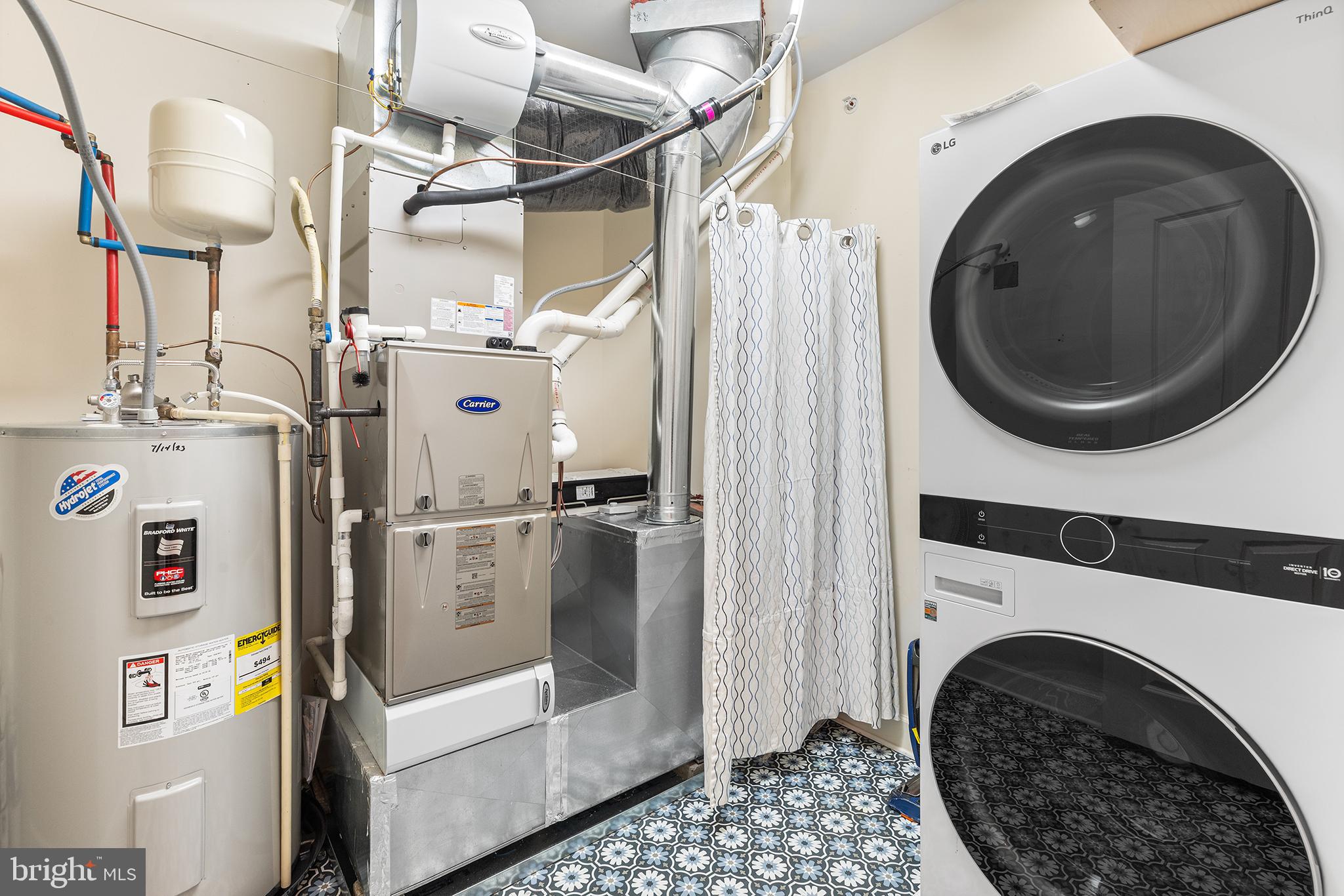 TERRAZZA NEWTOWN SQR - Residential