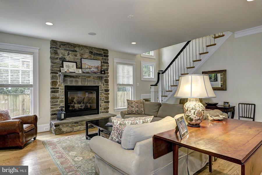 COUNTRY CLUB HILLS - Residential