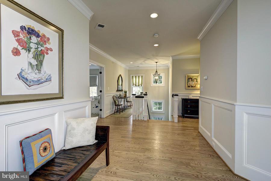 COUNTRY CLUB HILLS - Residential