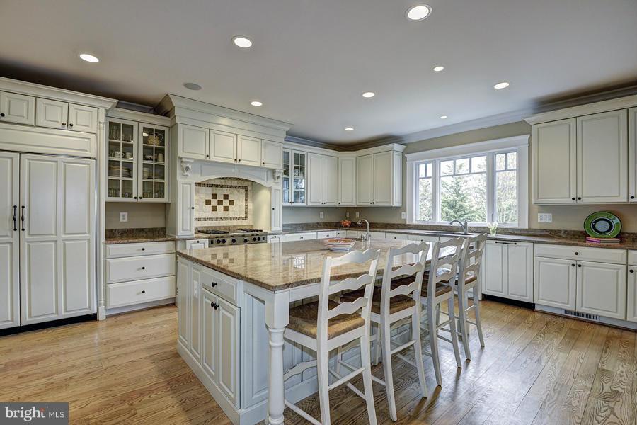 COUNTRY CLUB HILLS - Residential