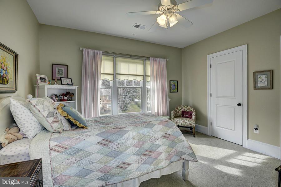 COUNTRY CLUB HILLS - Residential