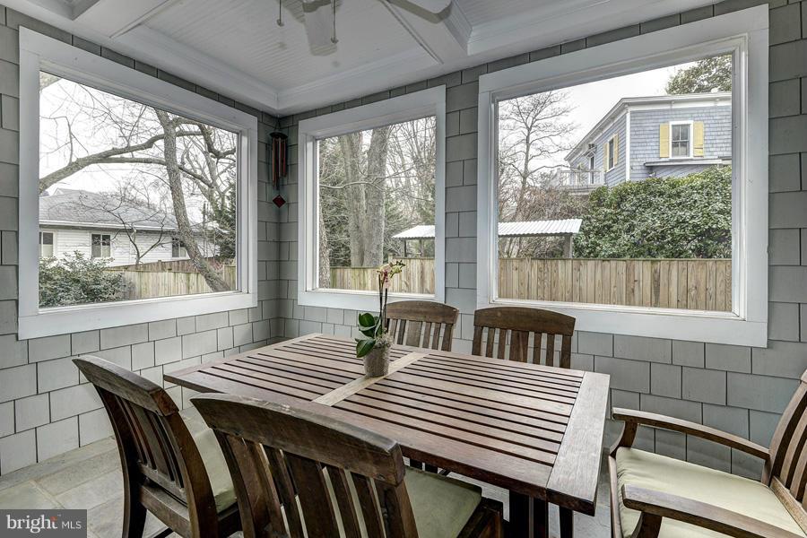 COUNTRY CLUB HILLS - Residential