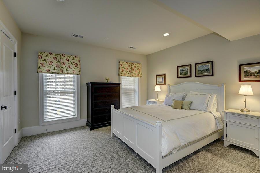 COUNTRY CLUB HILLS - Residential