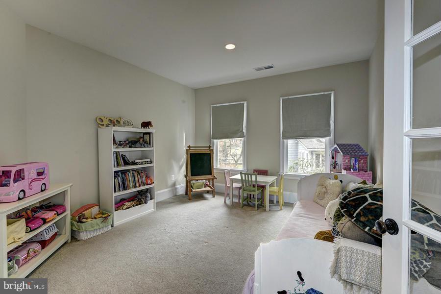 COUNTRY CLUB HILLS - Residential