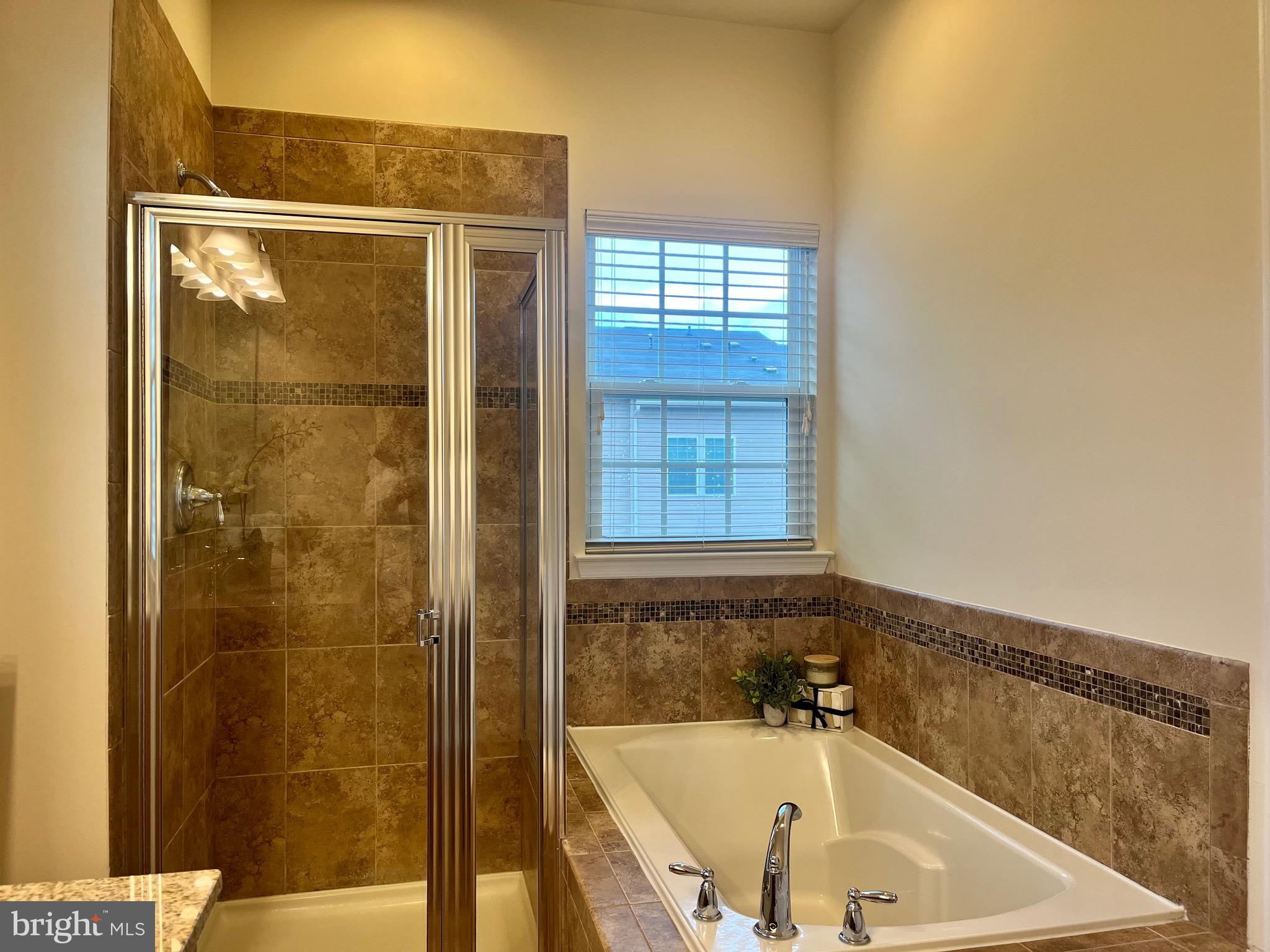 DORCHESTER WOODS - Residential Lease