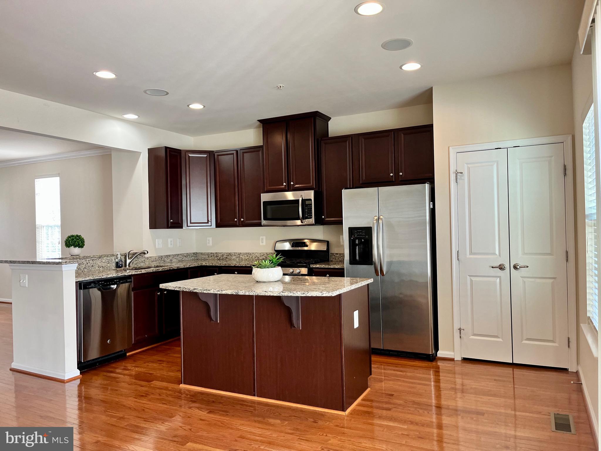 DORCHESTER WOODS - Residential Lease