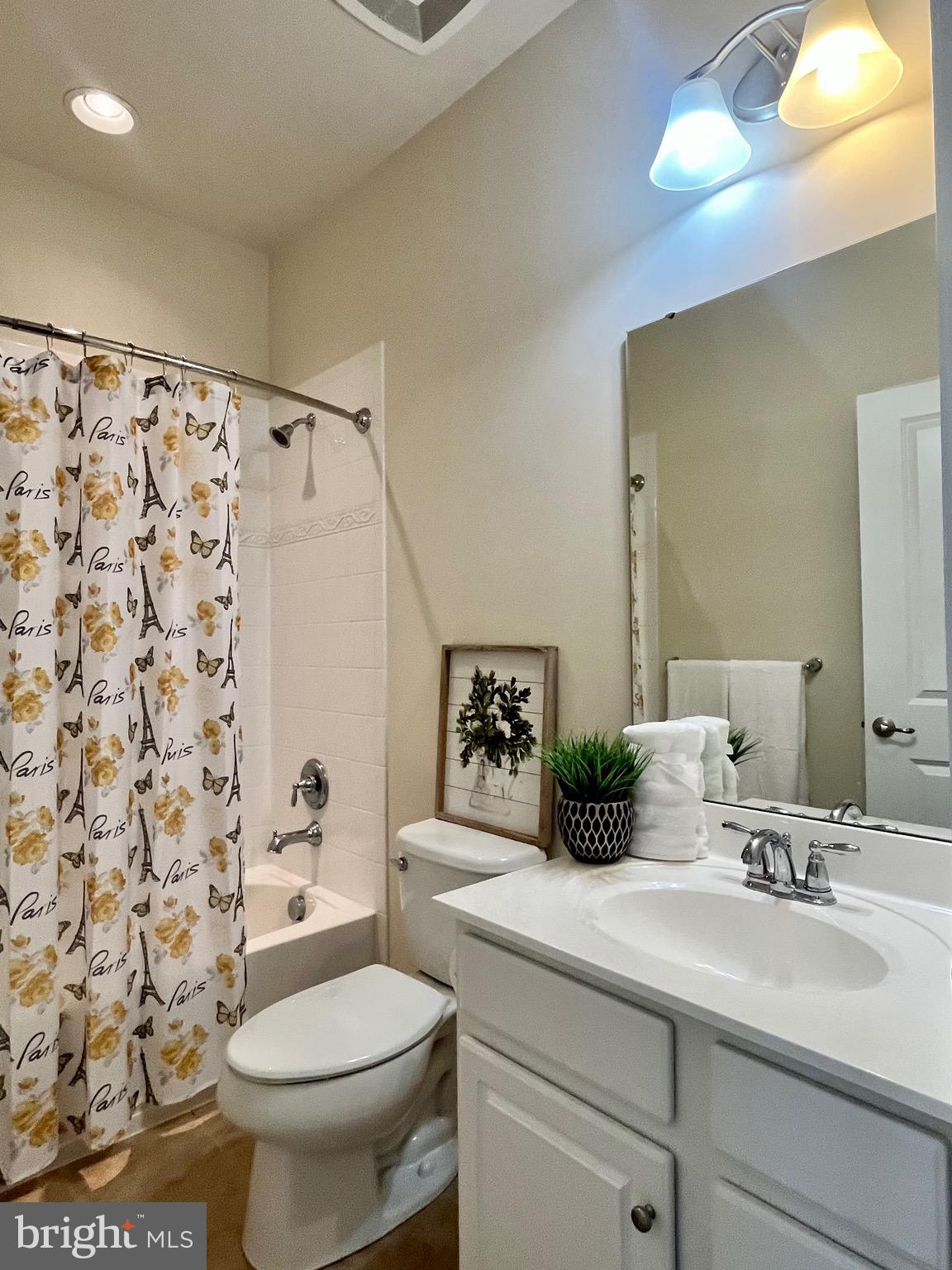 DORCHESTER WOODS - Residential Lease