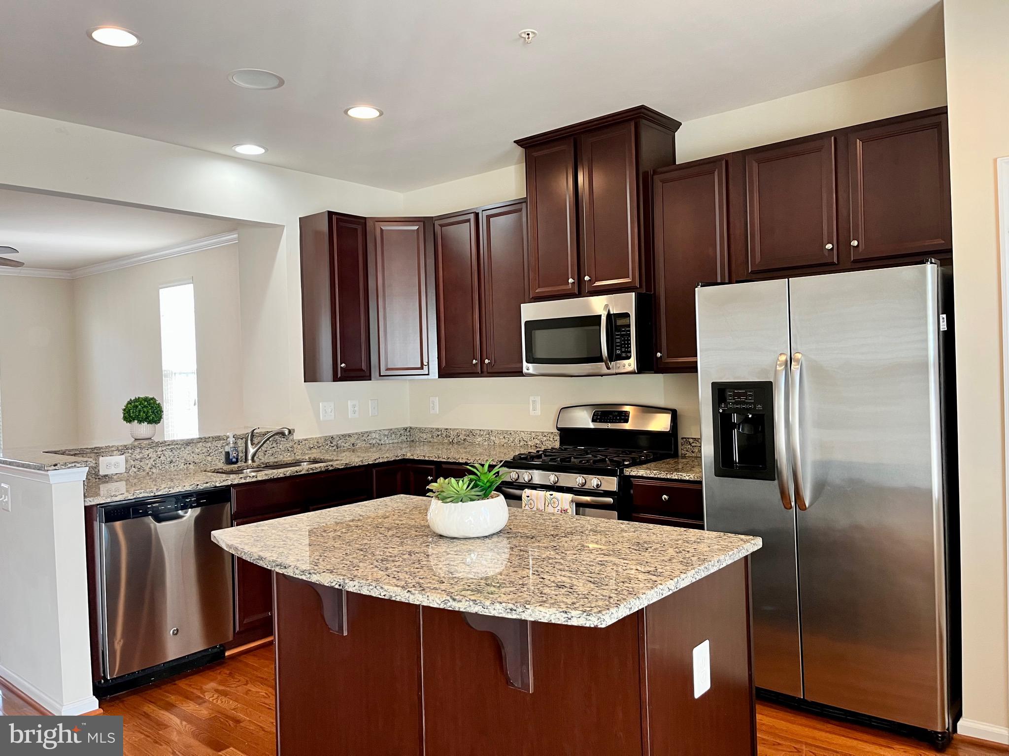 DORCHESTER WOODS - Residential Lease