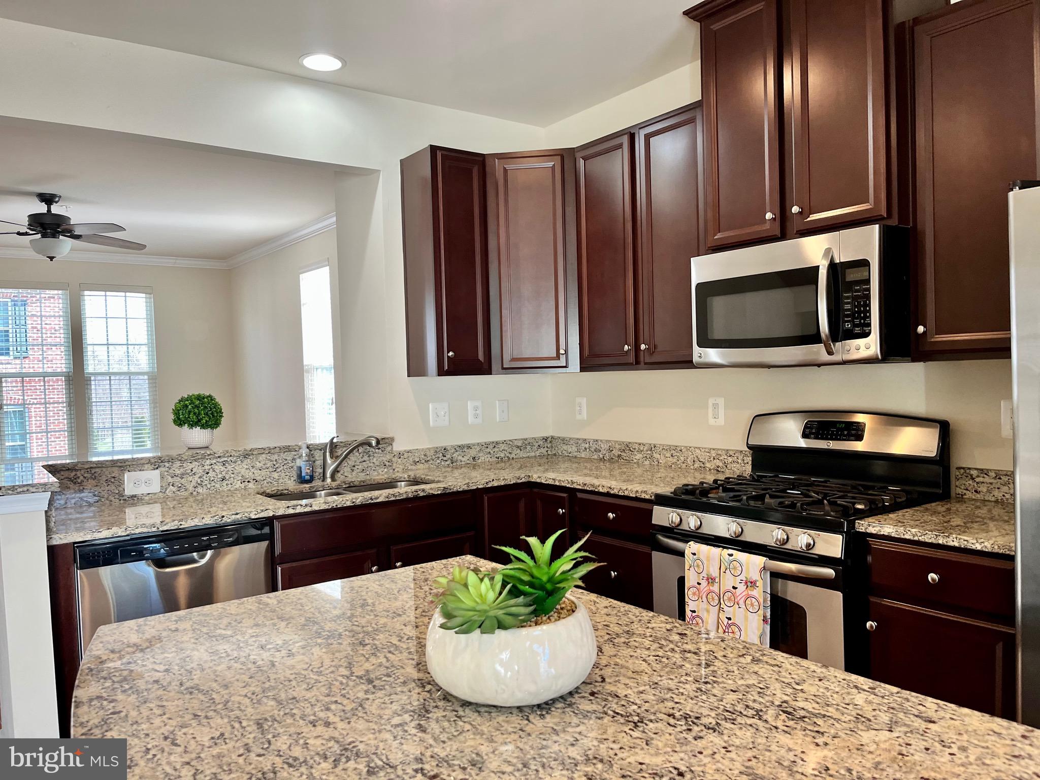 DORCHESTER WOODS - Residential Lease