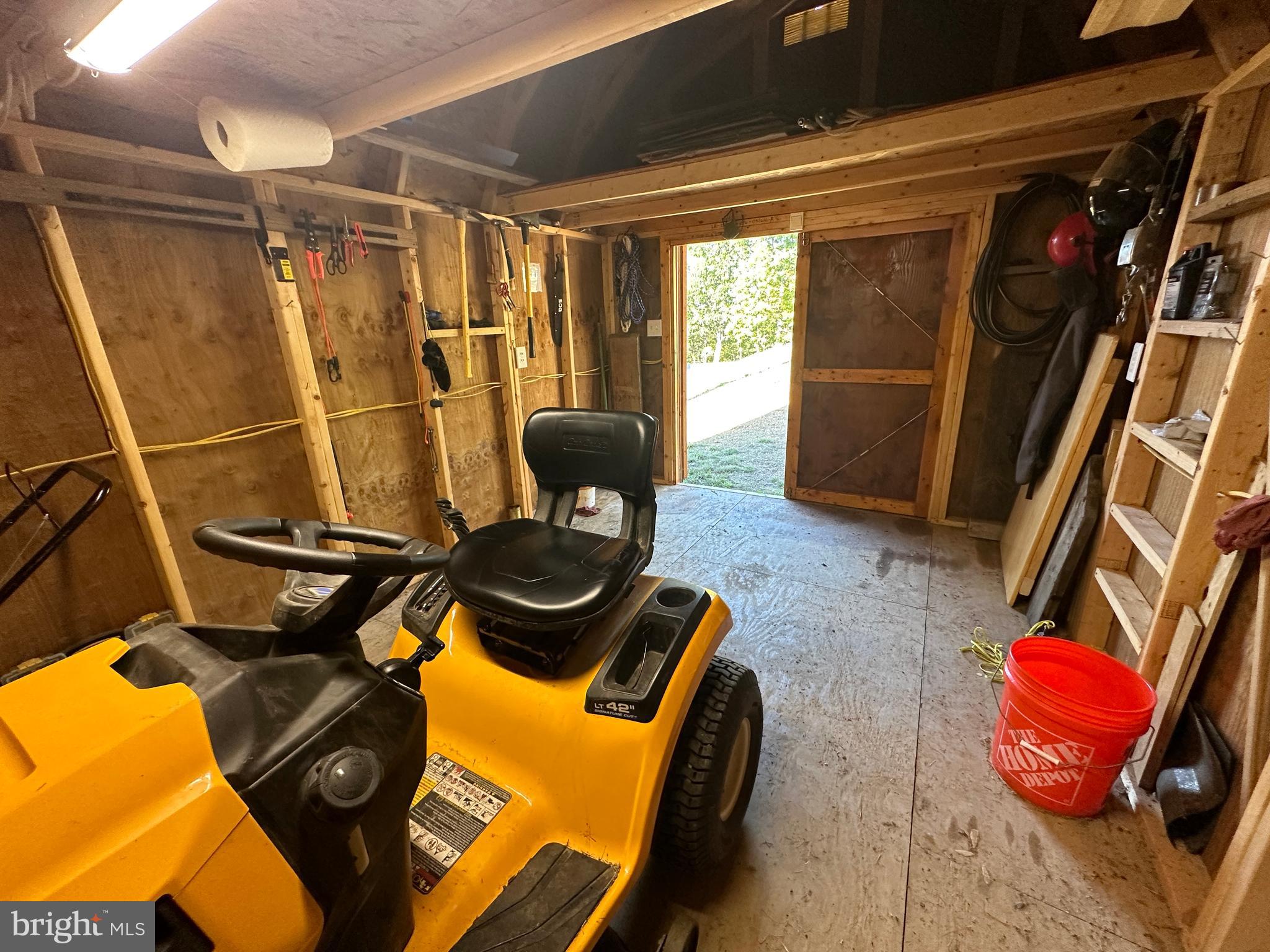 SHADOW KNOLLS - Residential