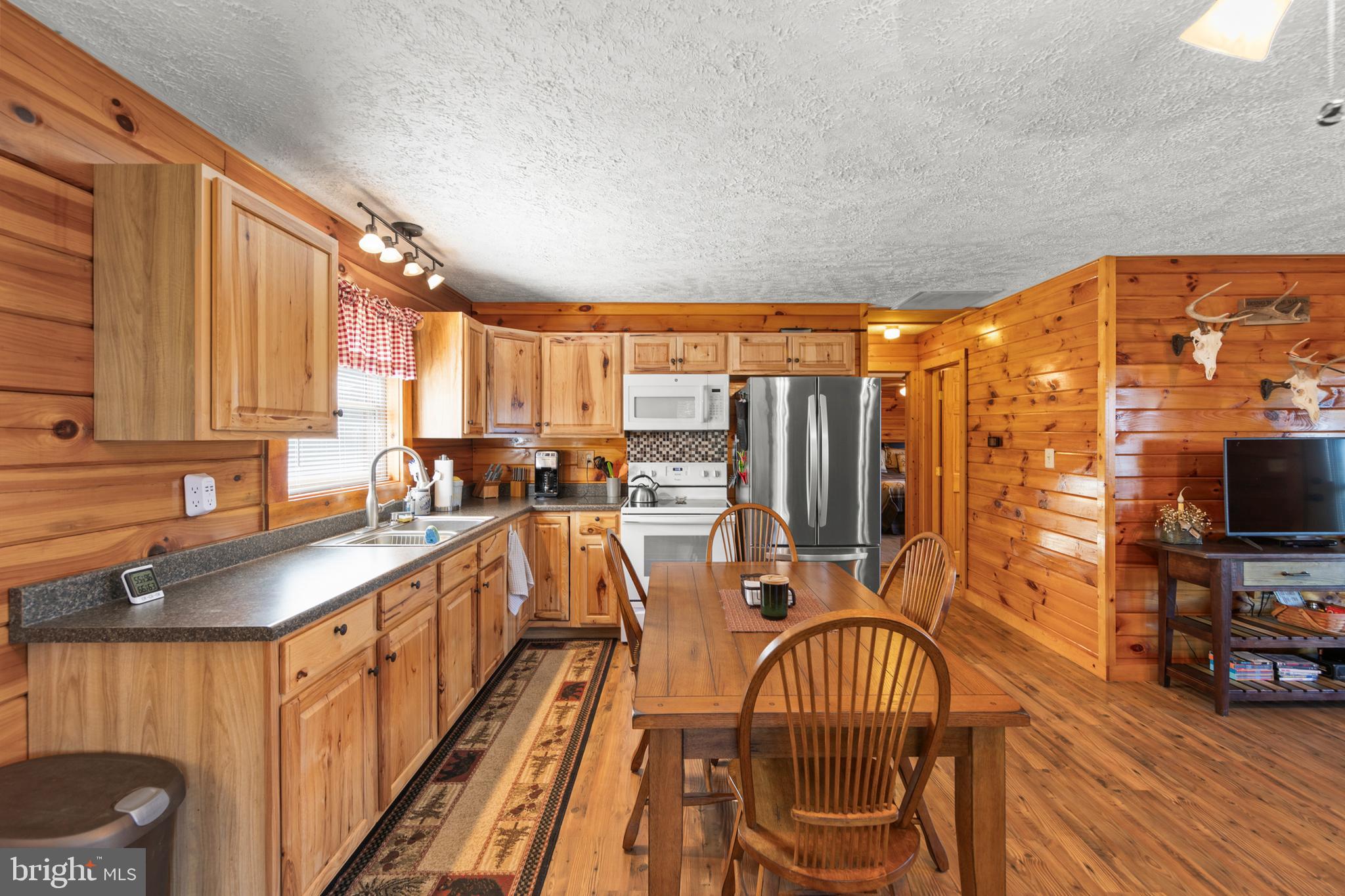 SHADOW KNOLLS - Residential