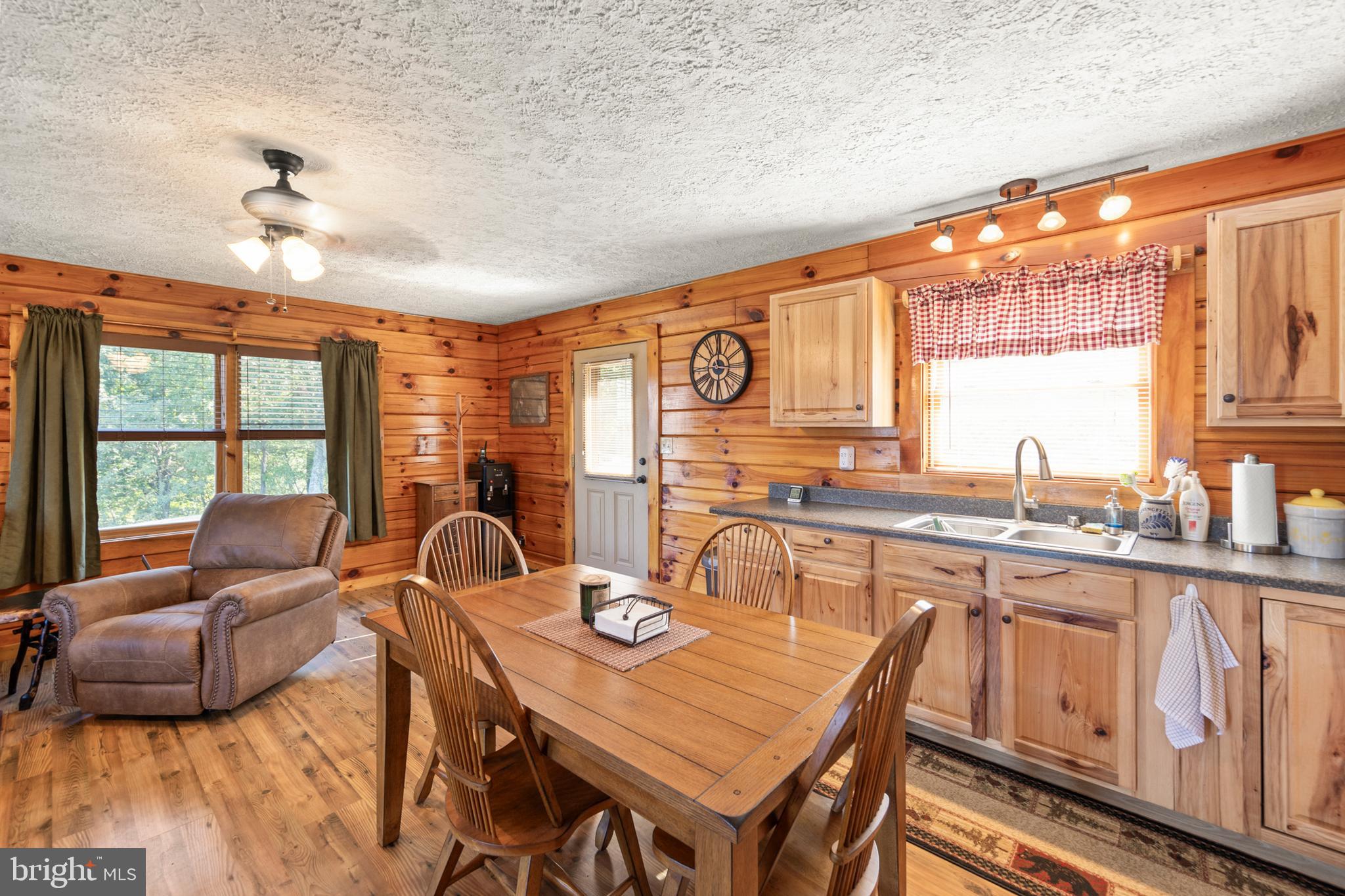 SHADOW KNOLLS - Residential