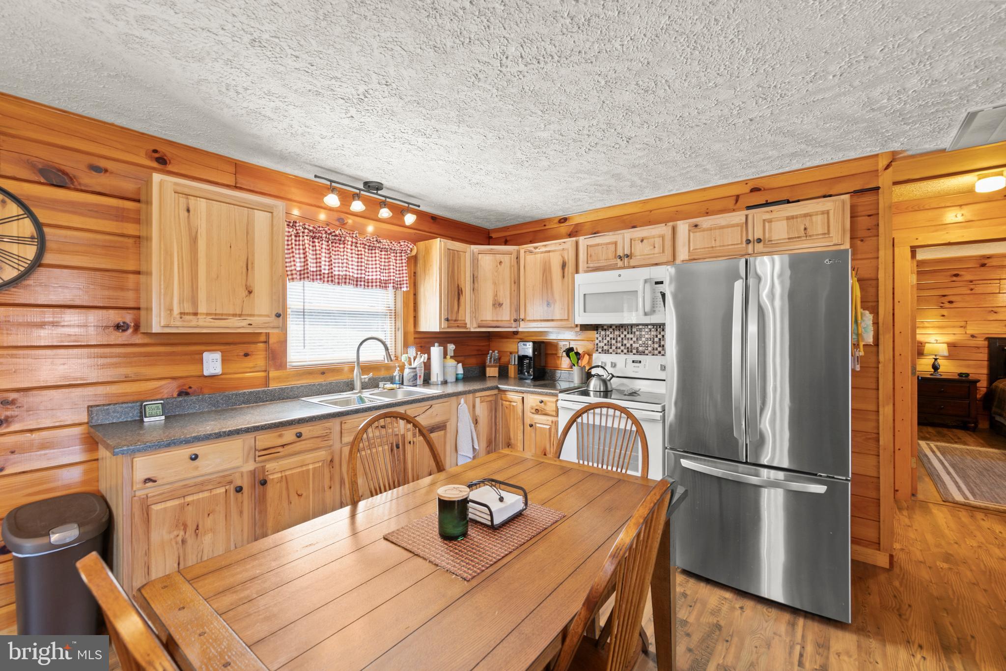 SHADOW KNOLLS - Residential