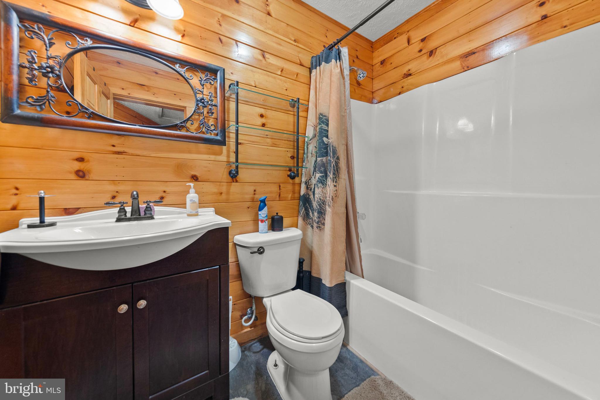 SHADOW KNOLLS - Residential