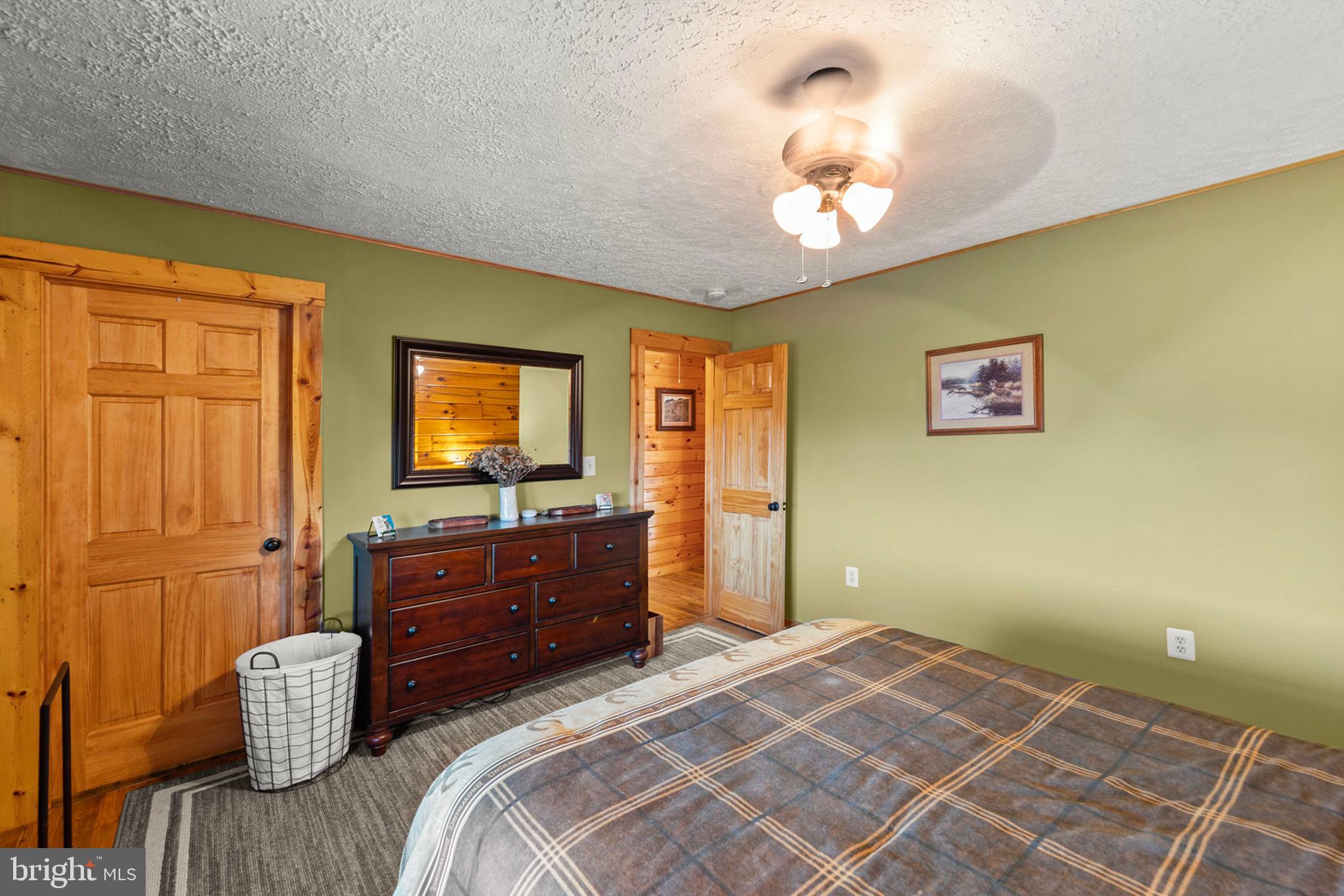 SHADOW KNOLLS - Residential