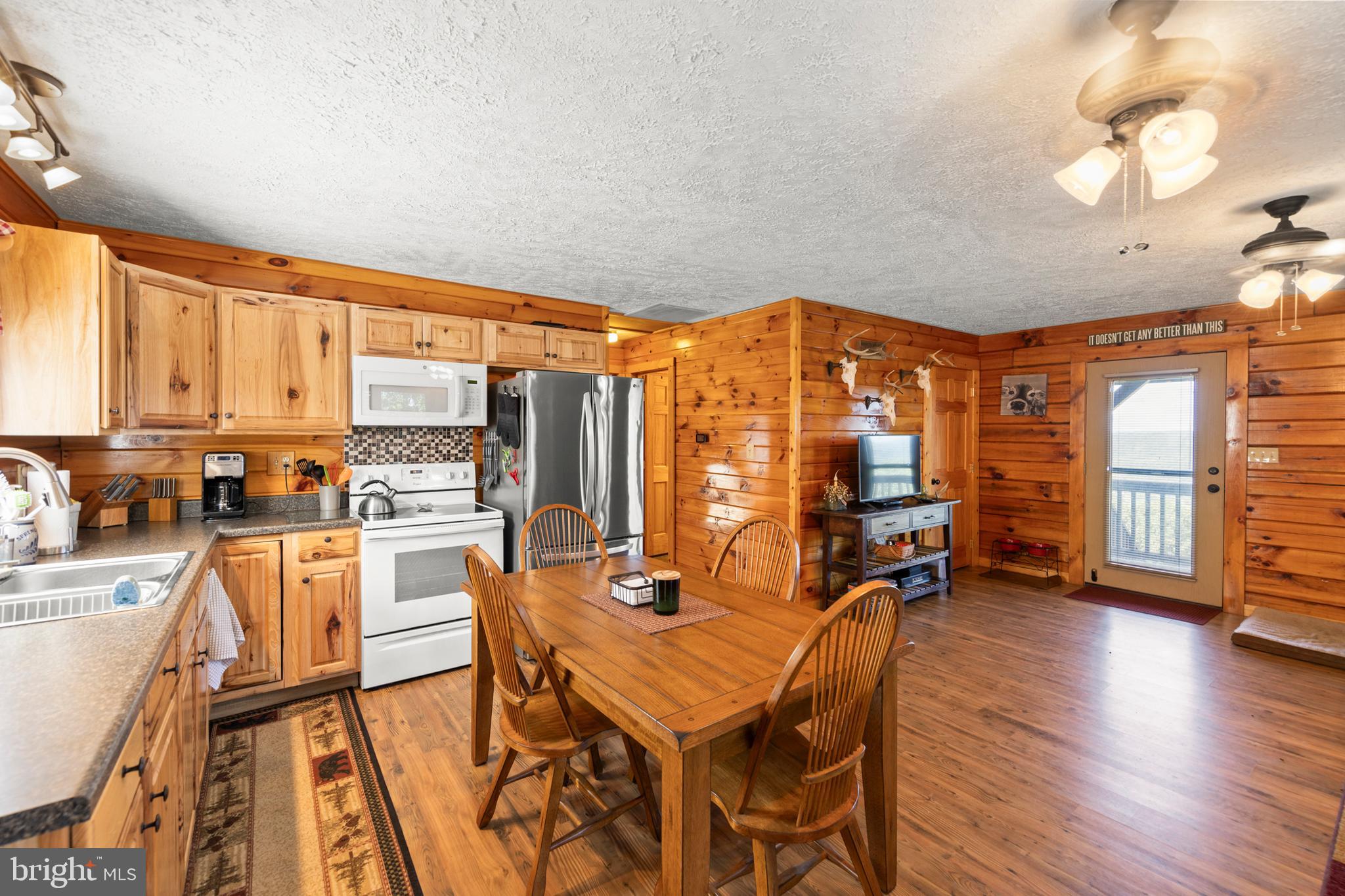 SHADOW KNOLLS - Residential