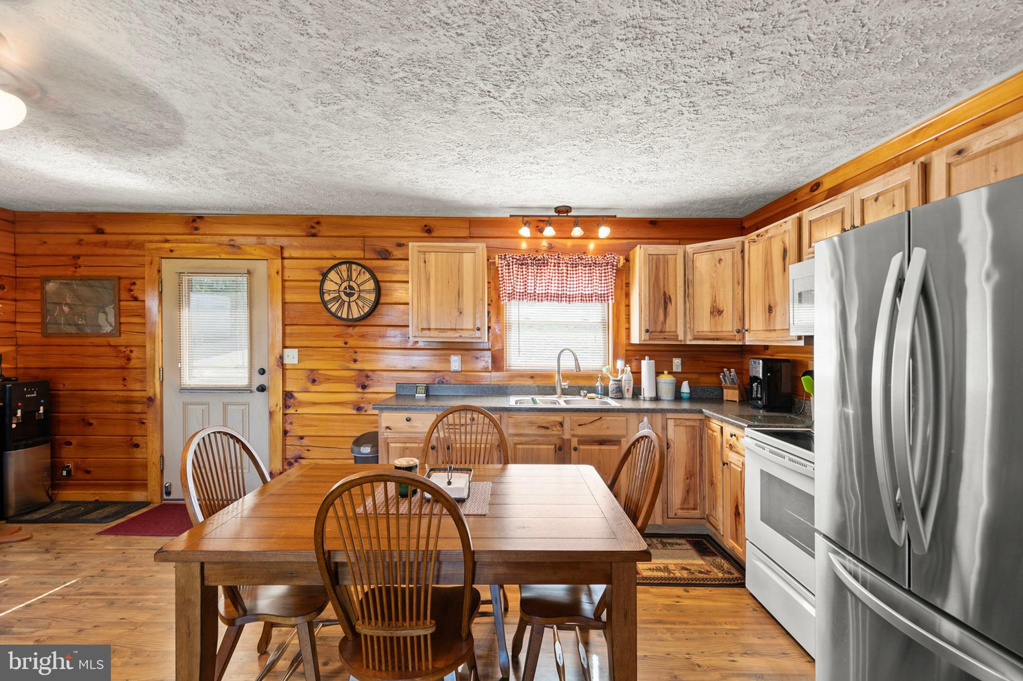 SHADOW KNOLLS - Residential