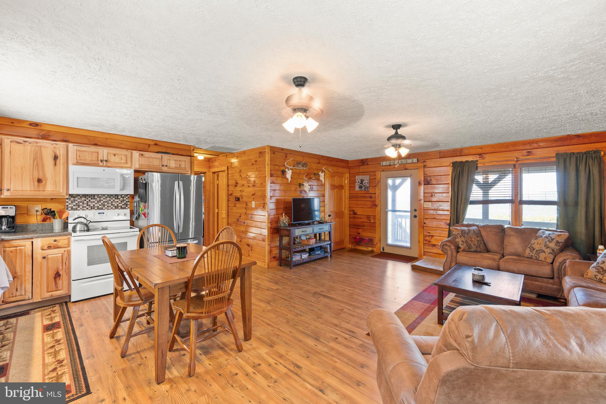 SHADOW KNOLLS - Residential