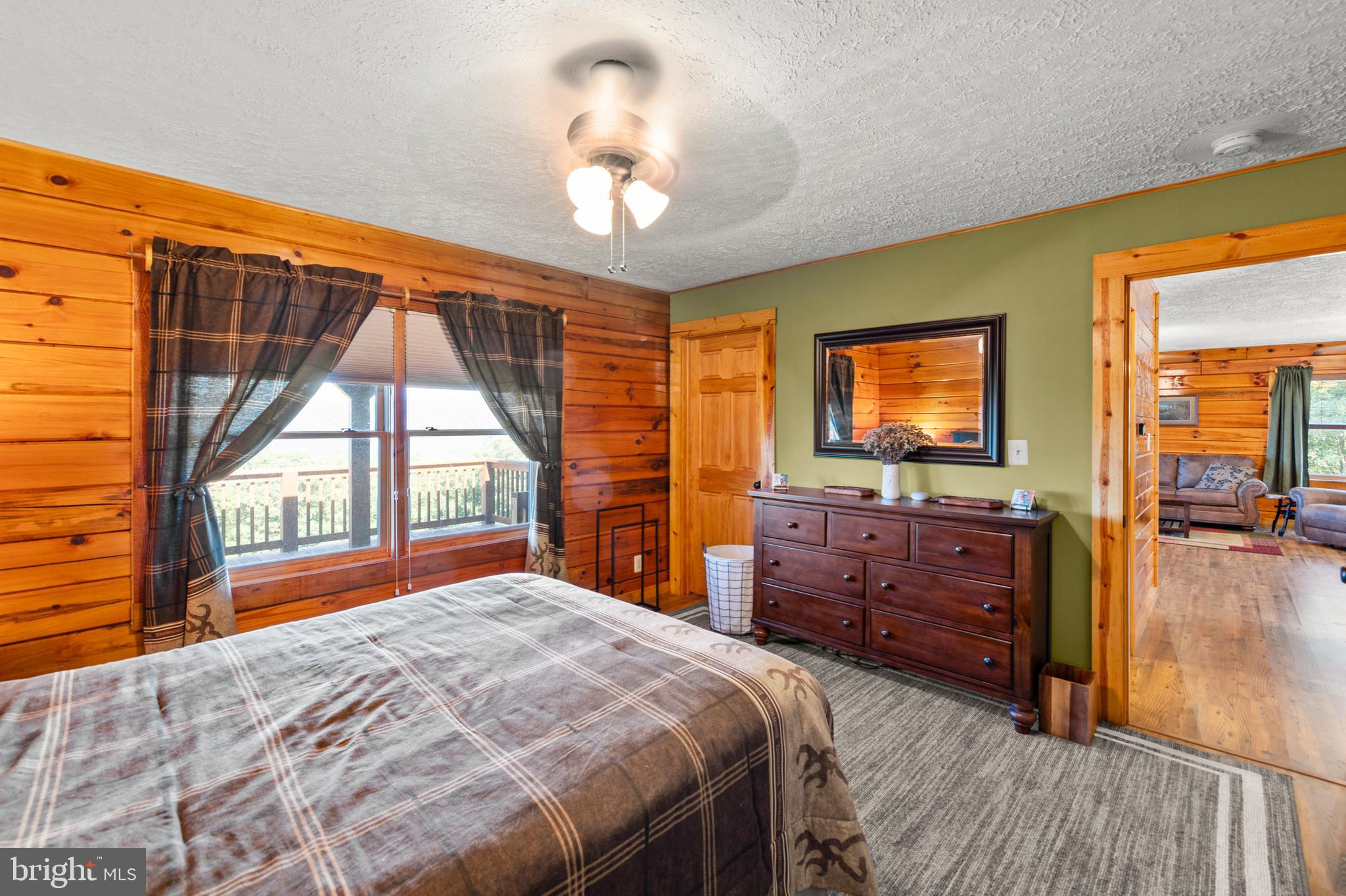 SHADOW KNOLLS - Residential