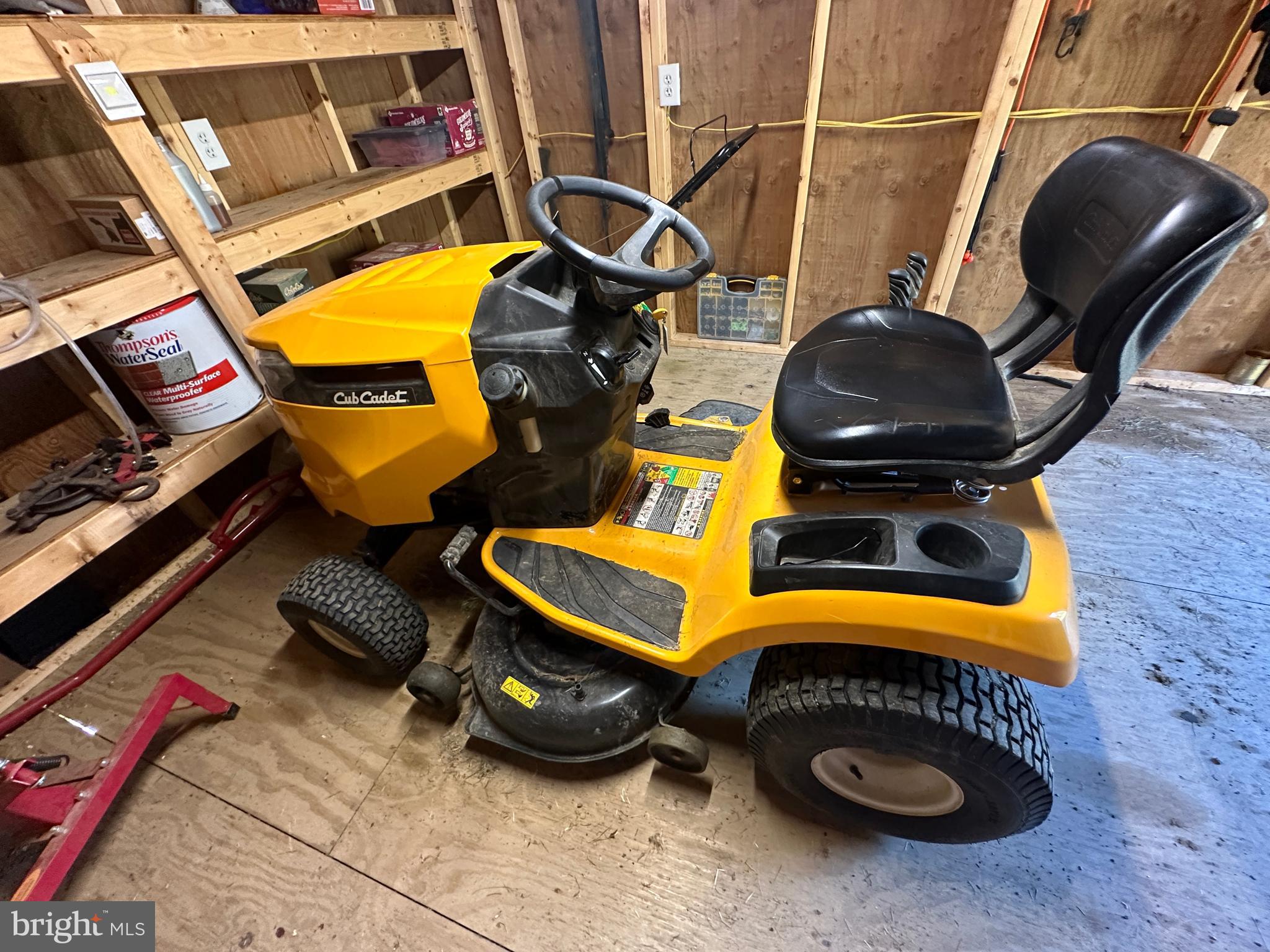 SHADOW KNOLLS - Residential