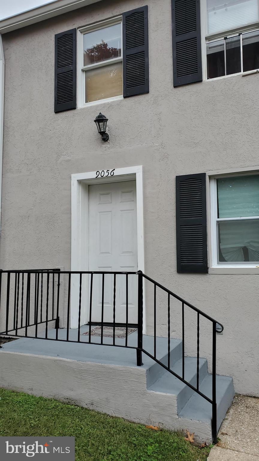 Move right into this adorable 1 bedroom, 1 bath condo close to everything! Includes water and parking space! No pets and non smoking building.