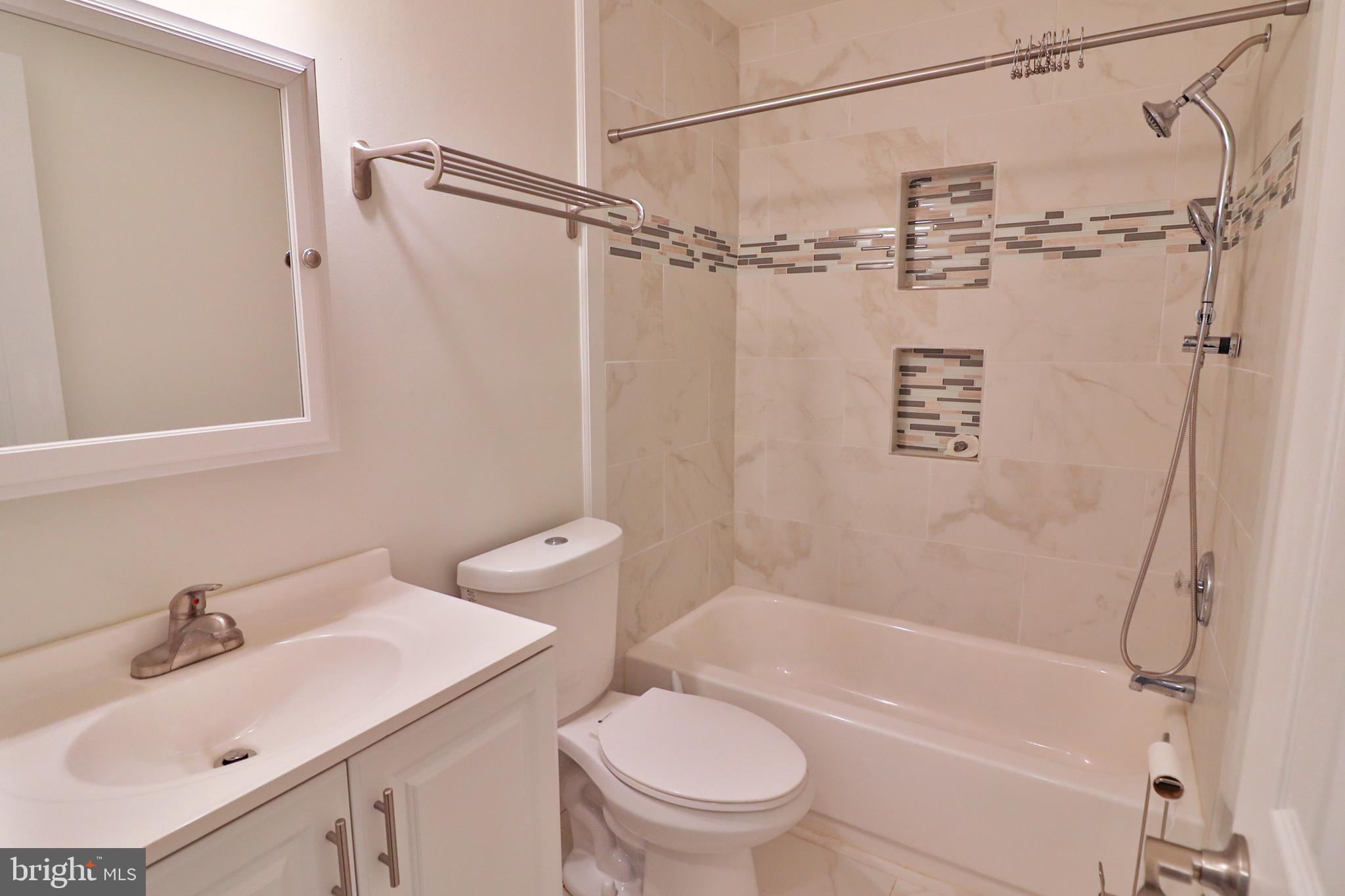 FARMINGDALE - Residential Lease