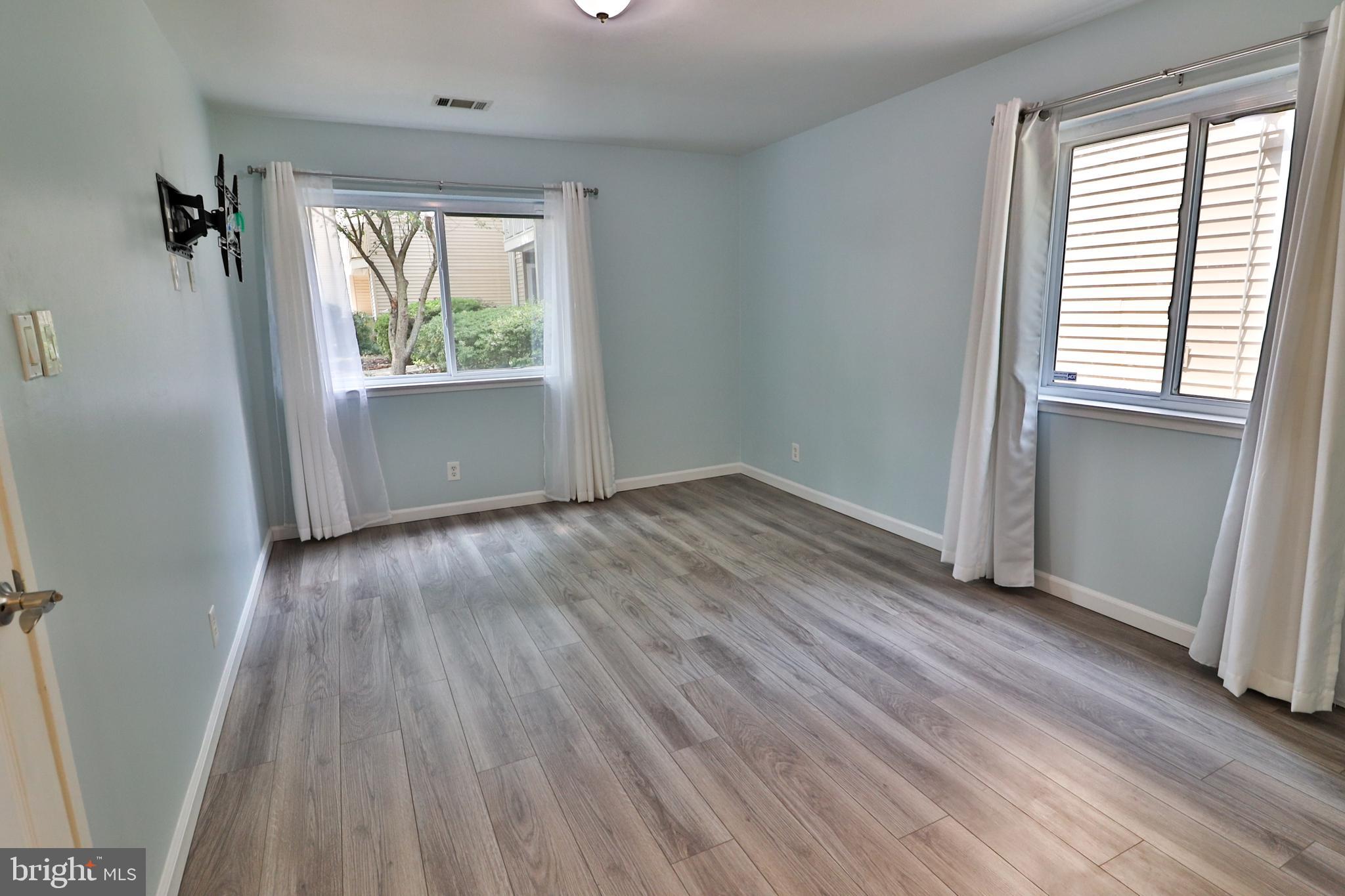 FARMINGDALE - Residential Lease