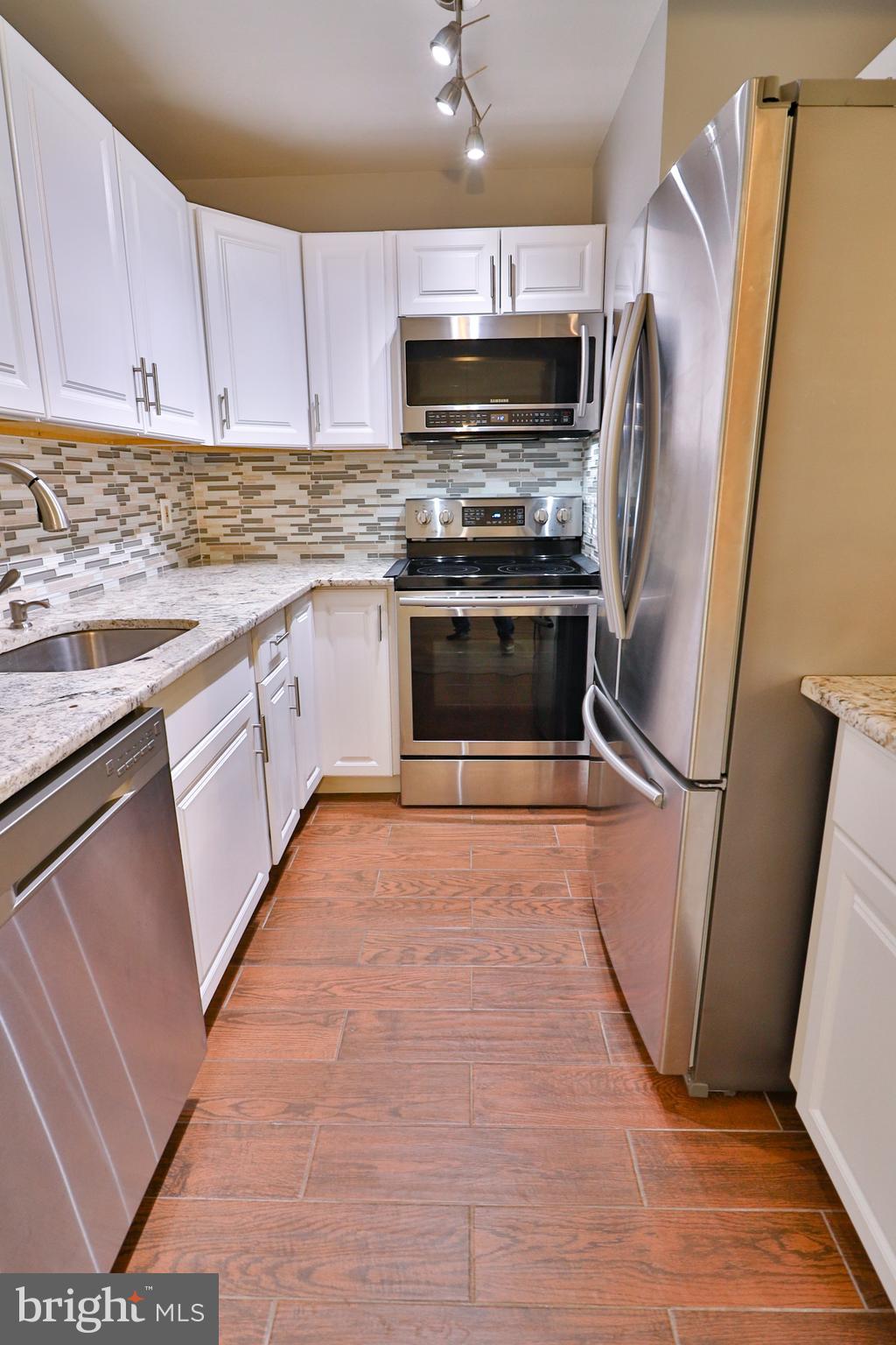 FARMINGDALE - Residential Lease