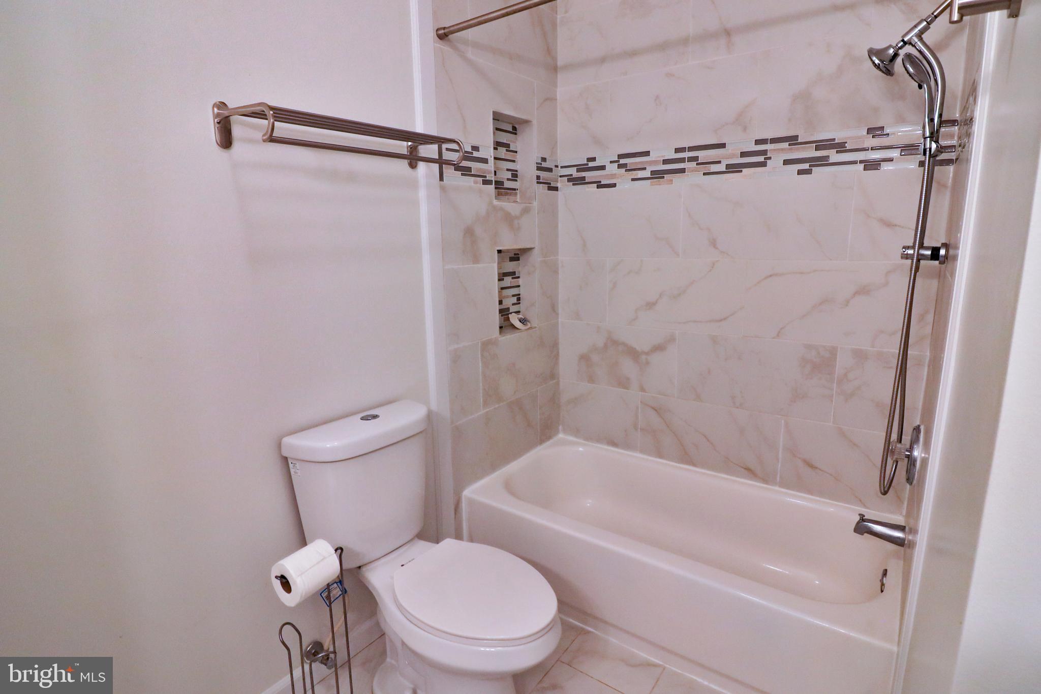 FARMINGDALE - Residential Lease