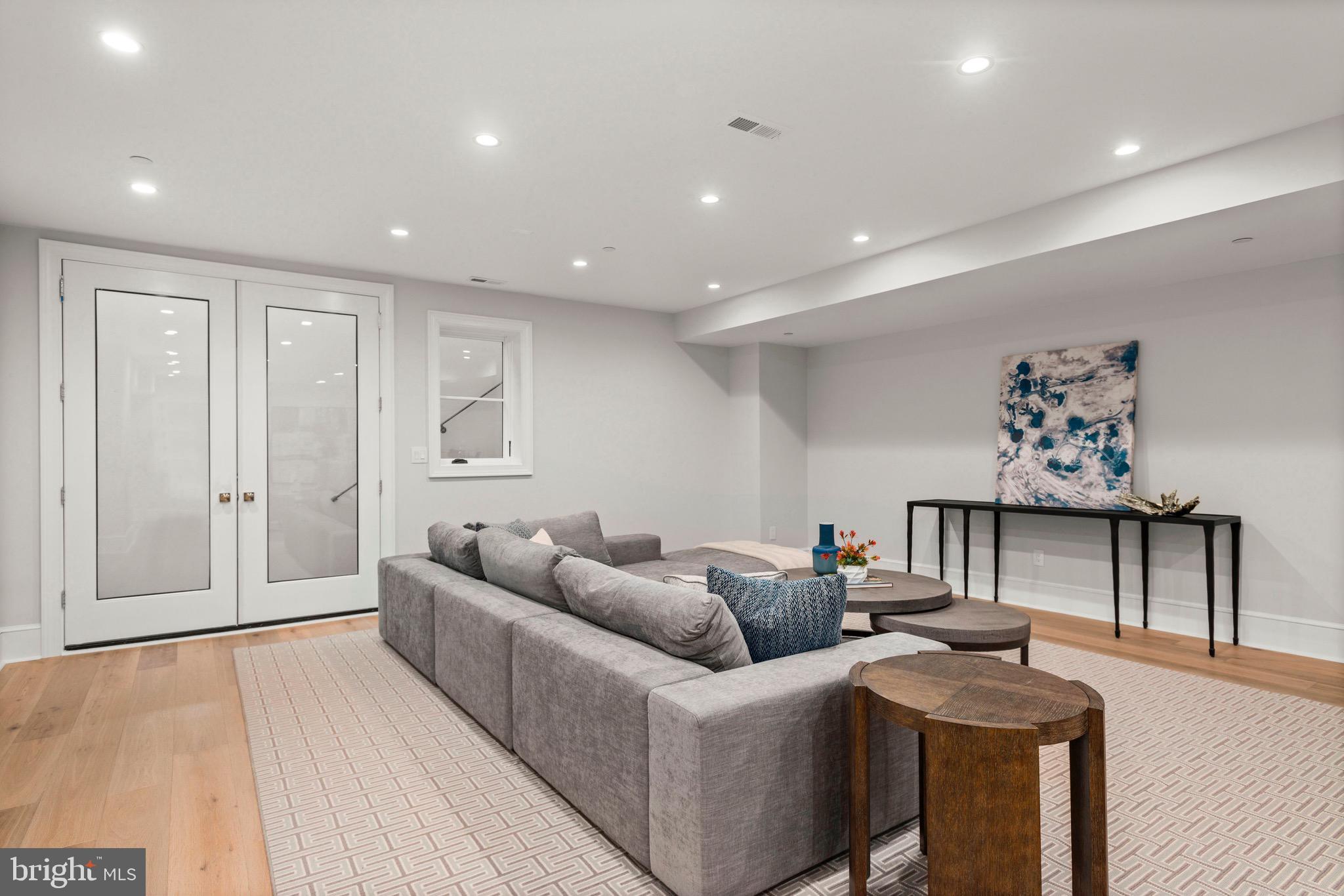 SPRING VALLEY - Residential
