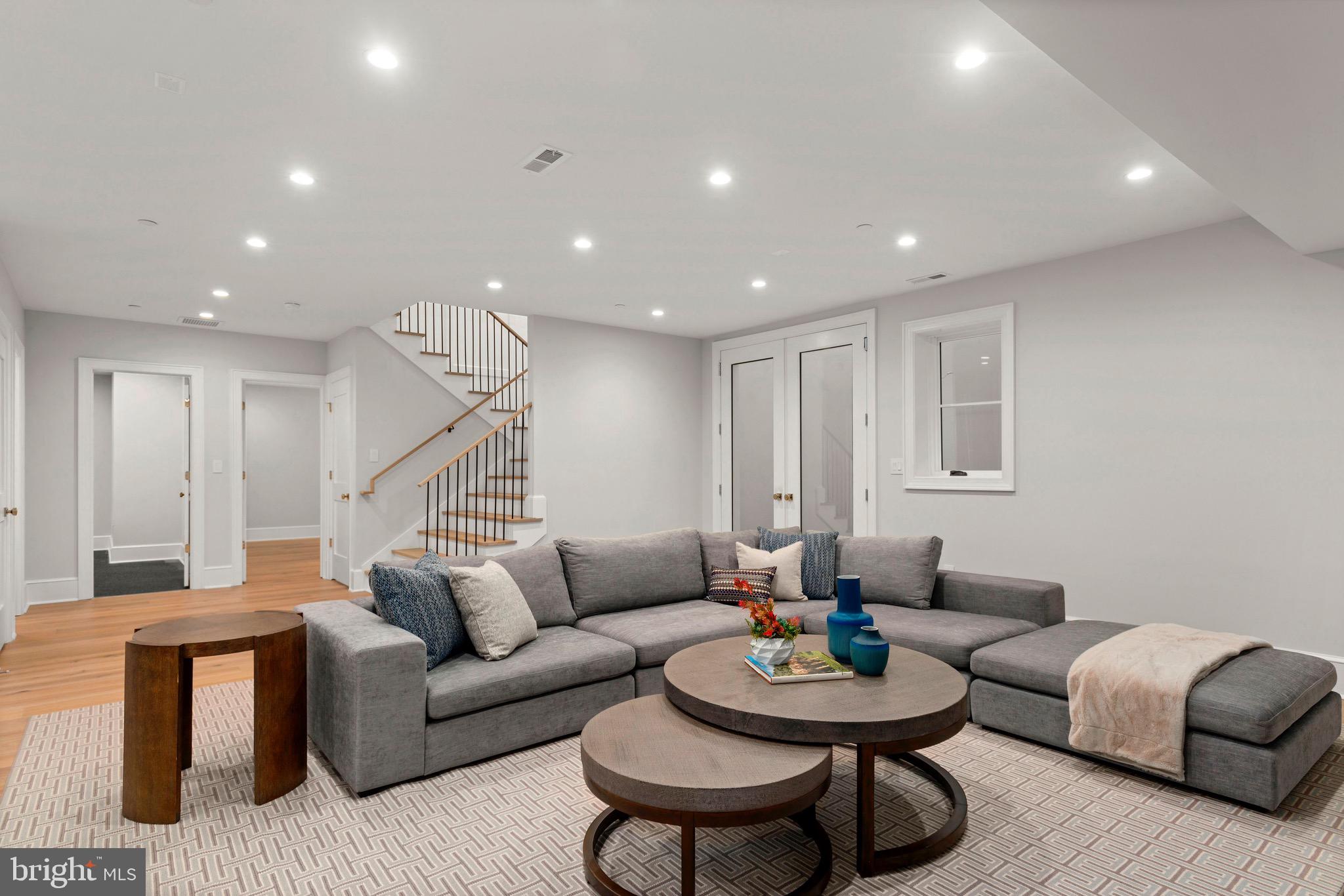 SPRING VALLEY - Residential