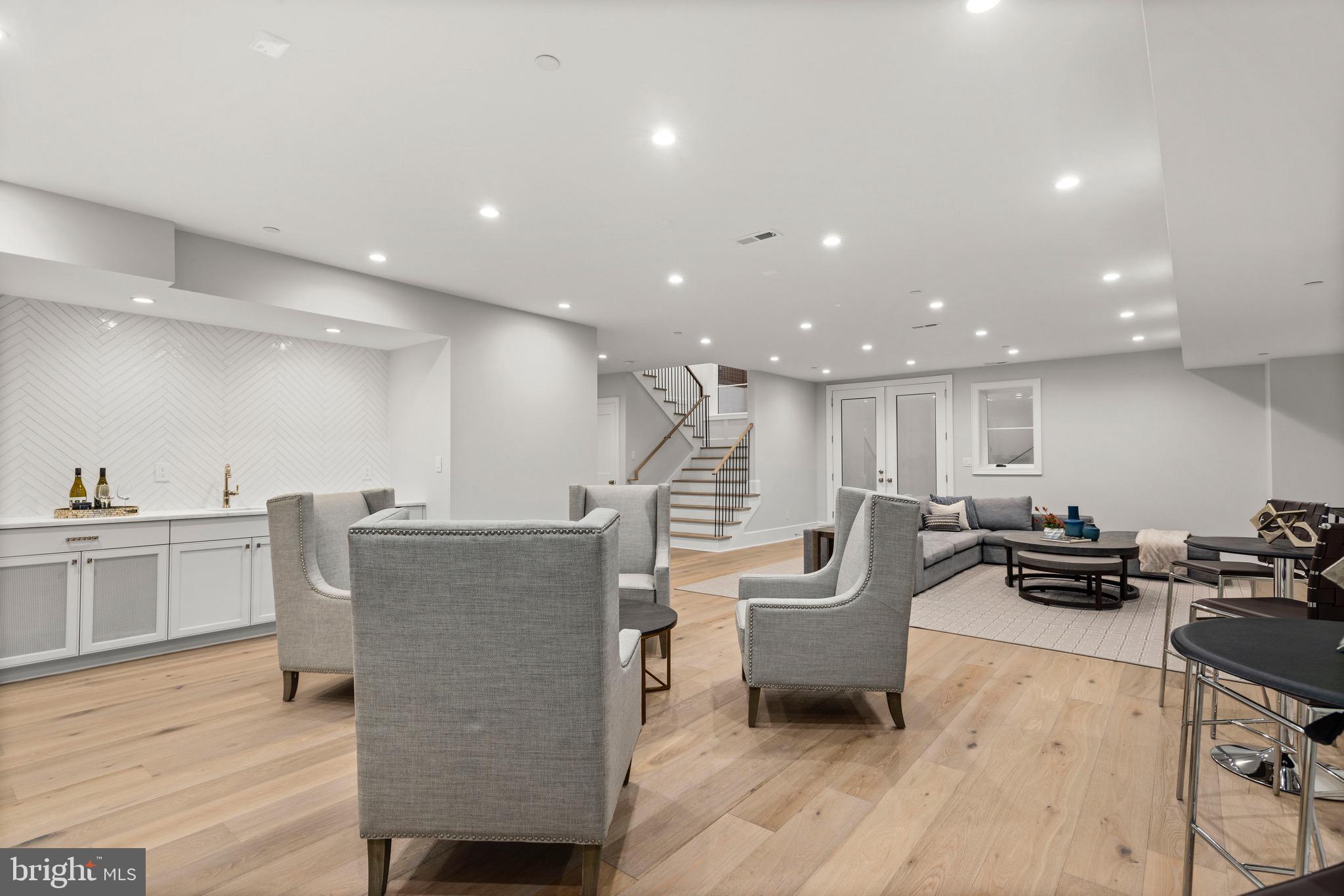 SPRING VALLEY - Residential