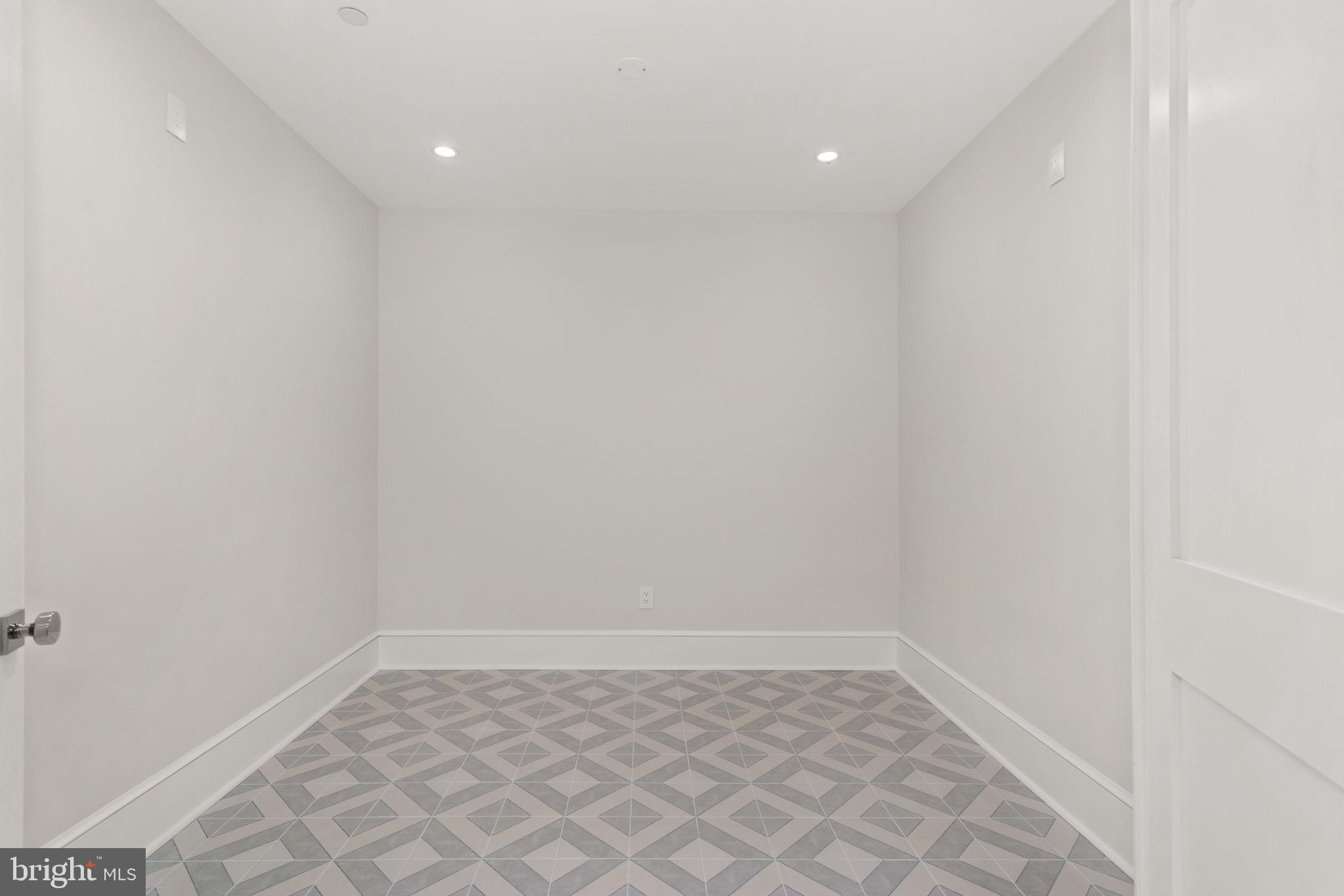 SPRING VALLEY - Residential