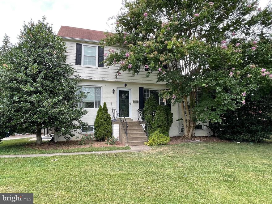 VERY charming 5 bedrooms house in popular Wyngate neighborhood !! conveniently located near NIH & close to Walter Reed, 10 minutes away from downtown Bethesda, Westfield Montgomery Mall, & easy access to I-270 and I-495. 
Freshly painted, hardwoods throughout main and upper levels, granite countertops, and stainless steel appliances. 
Lower level bedroom and bath. 
Available immediately. 
Good credit is required.