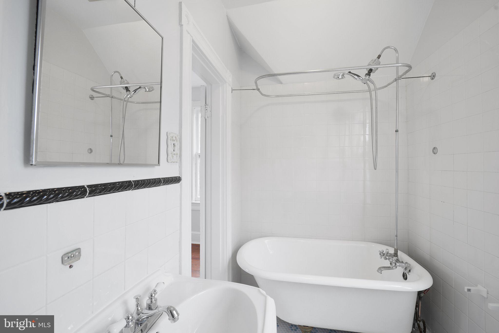 RIVERDALE PARK - Residential Lease