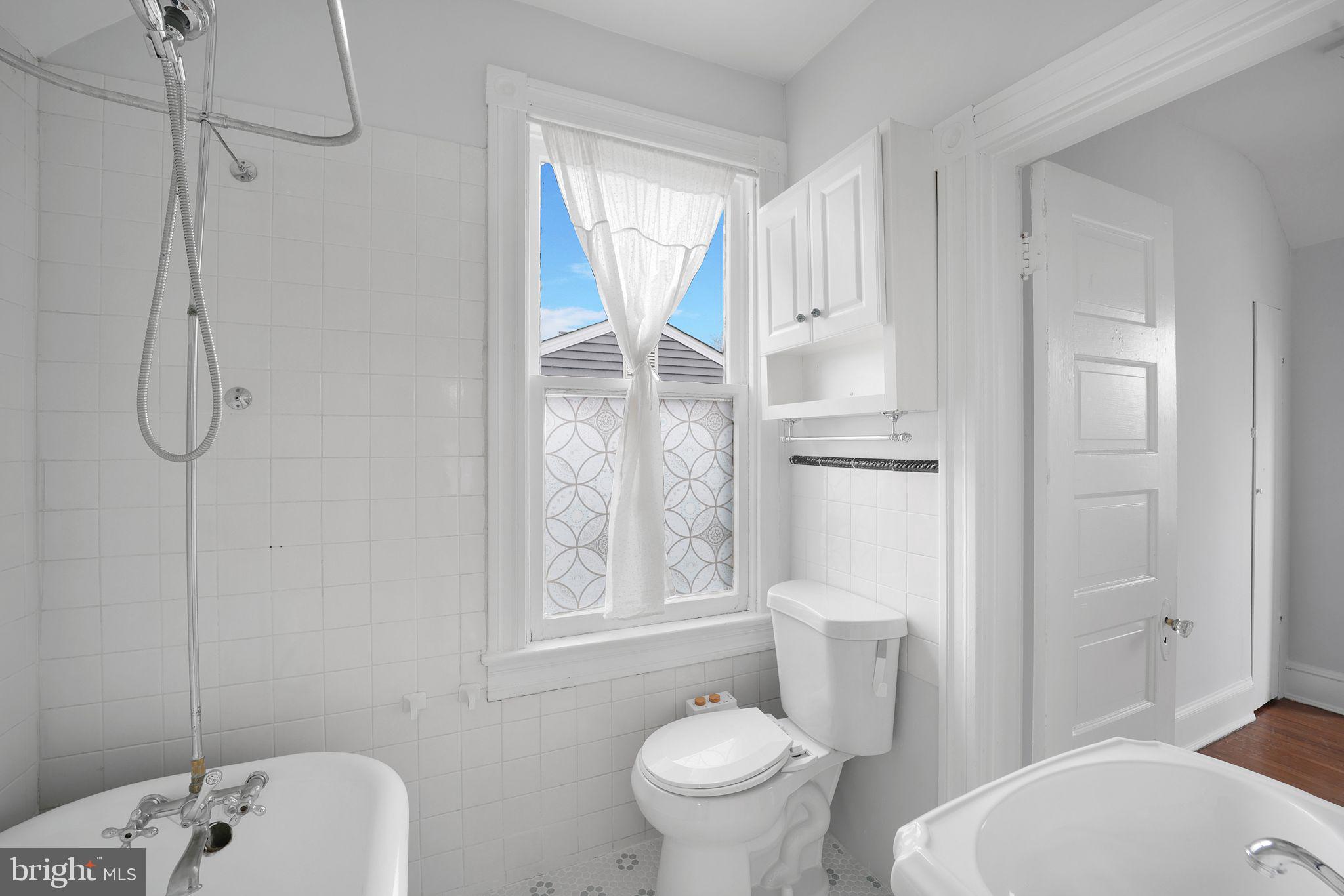 RIVERDALE PARK - Residential Lease