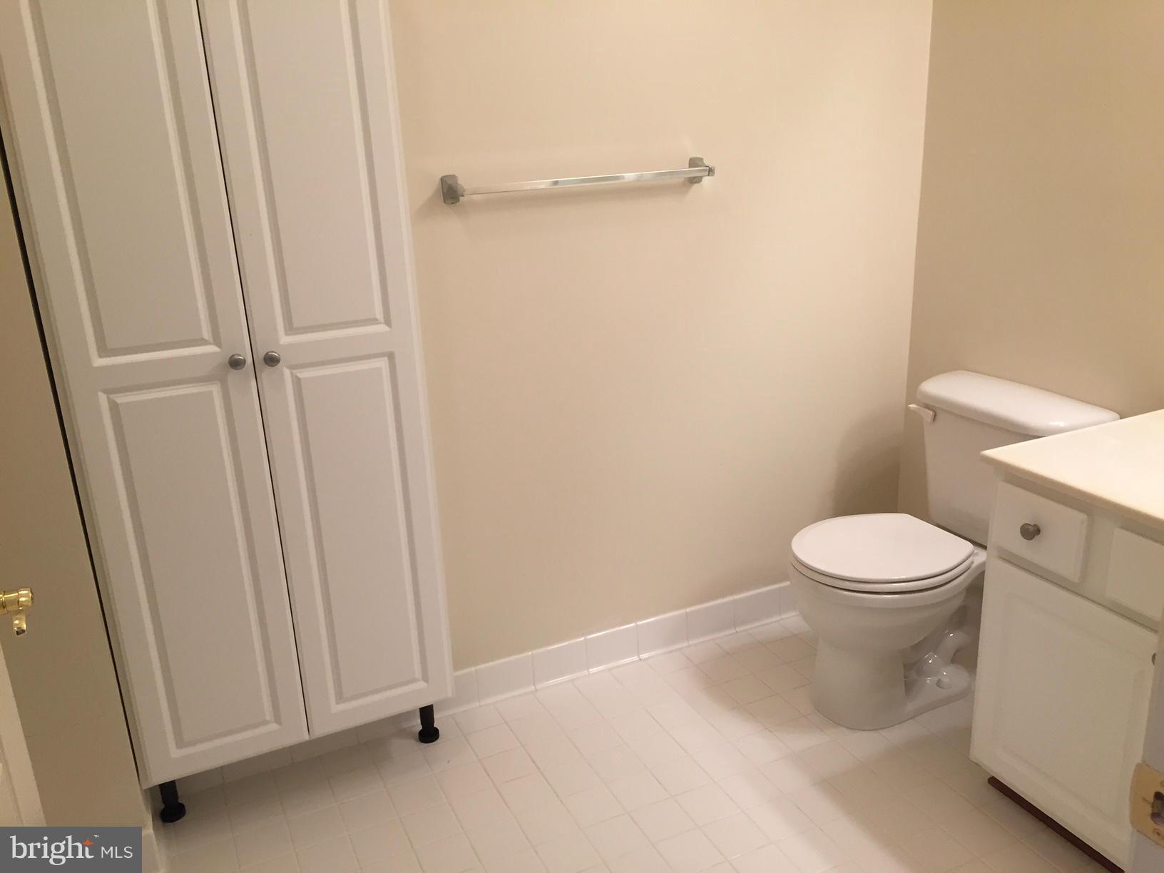 LAKESIDE TOWN CENTRE CONDOMINIUM - Residential Lease