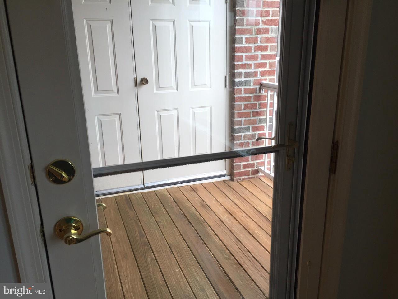 LAKESIDE TOWN CENTRE CONDOMINIUM - Residential Lease