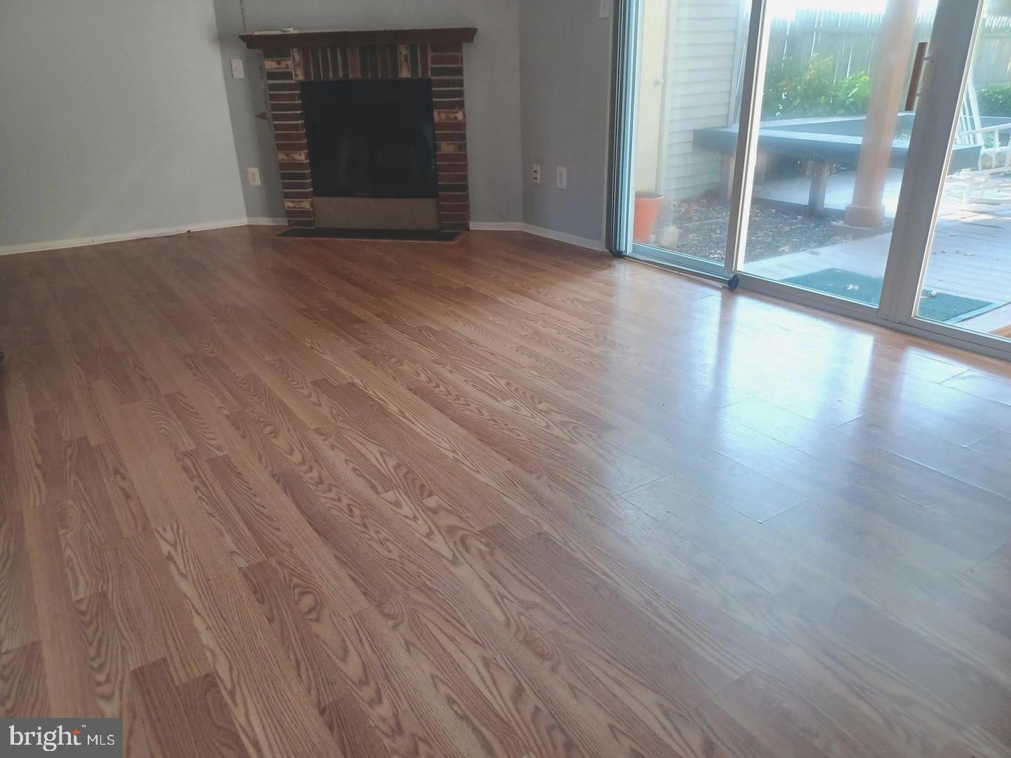 403 ROBERTS LANE
