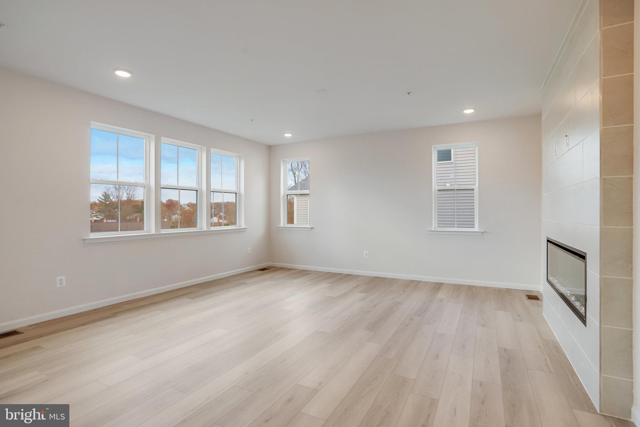 ROBERTS CROSSING - Residential