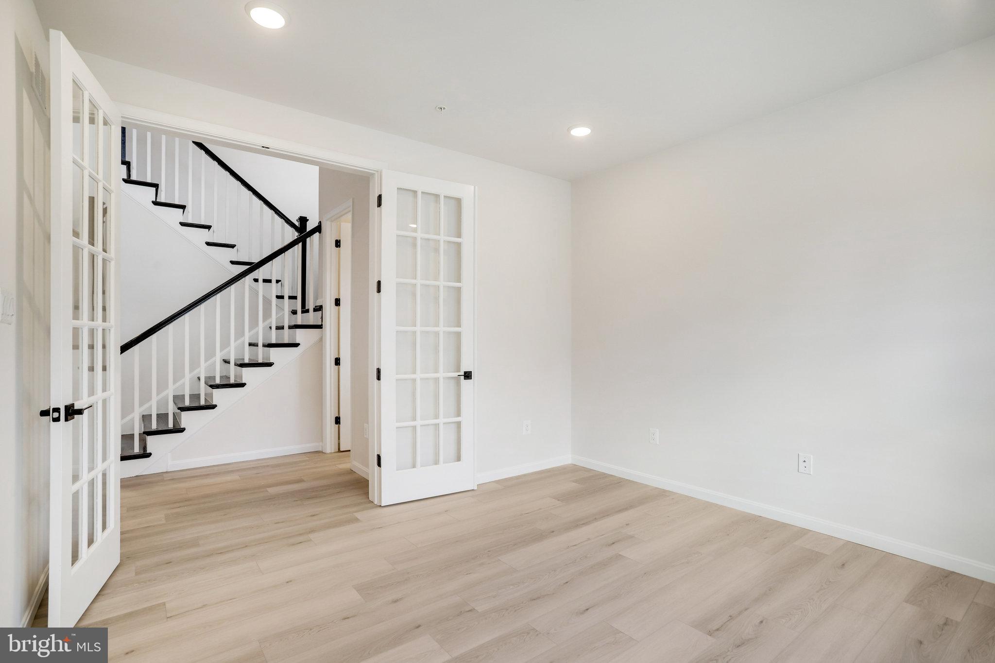 ROBERTS CROSSING - Residential