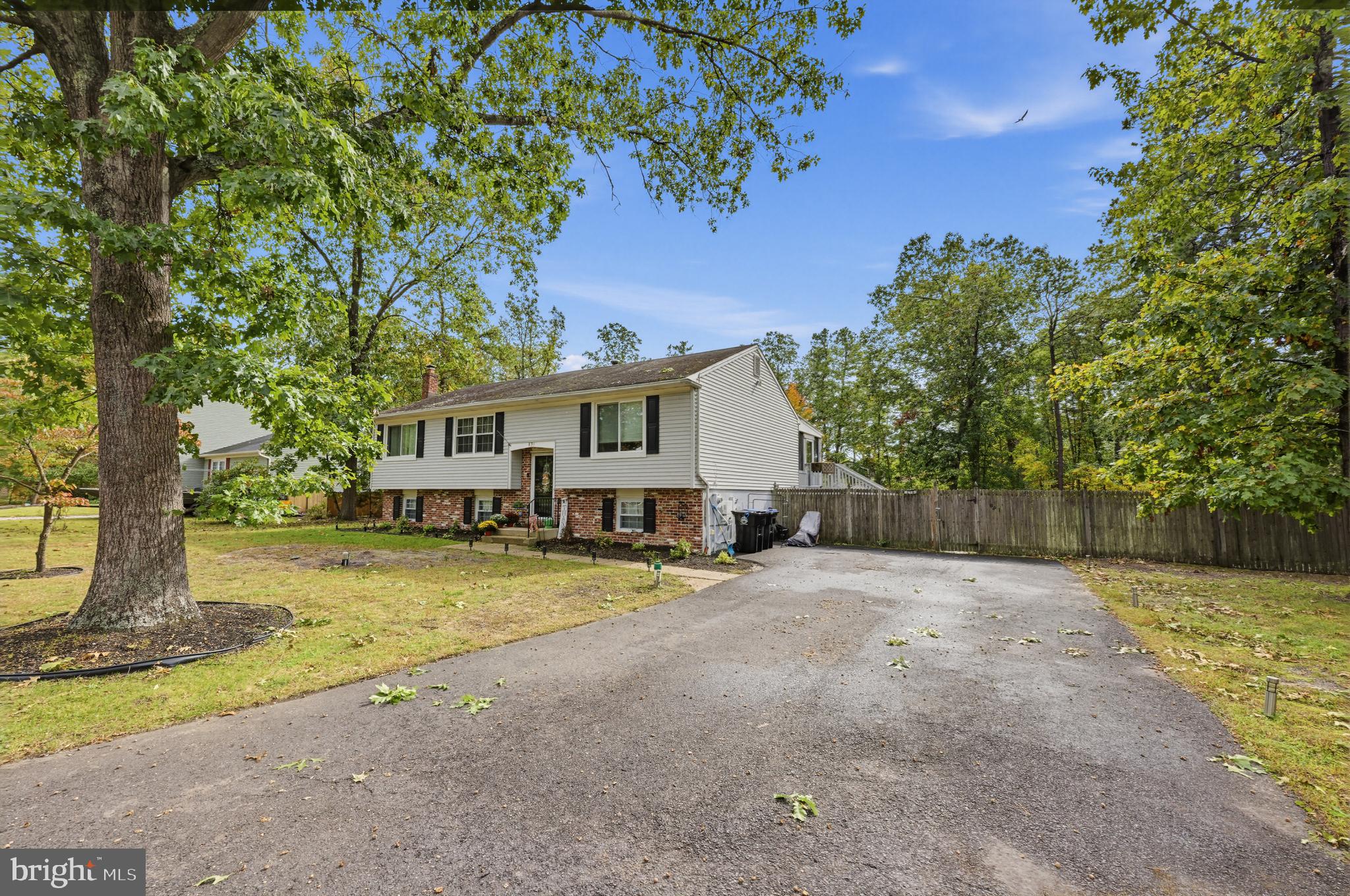 891 WILLOW WAY