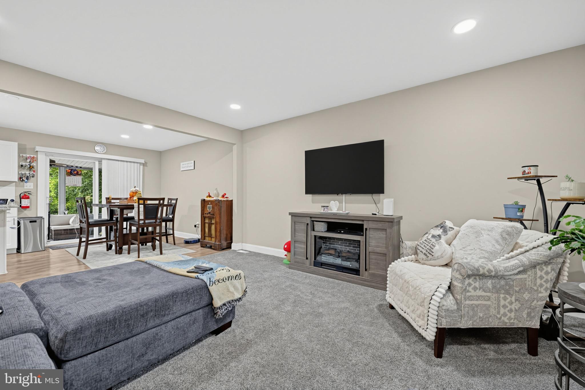 891 WILLOW WAY