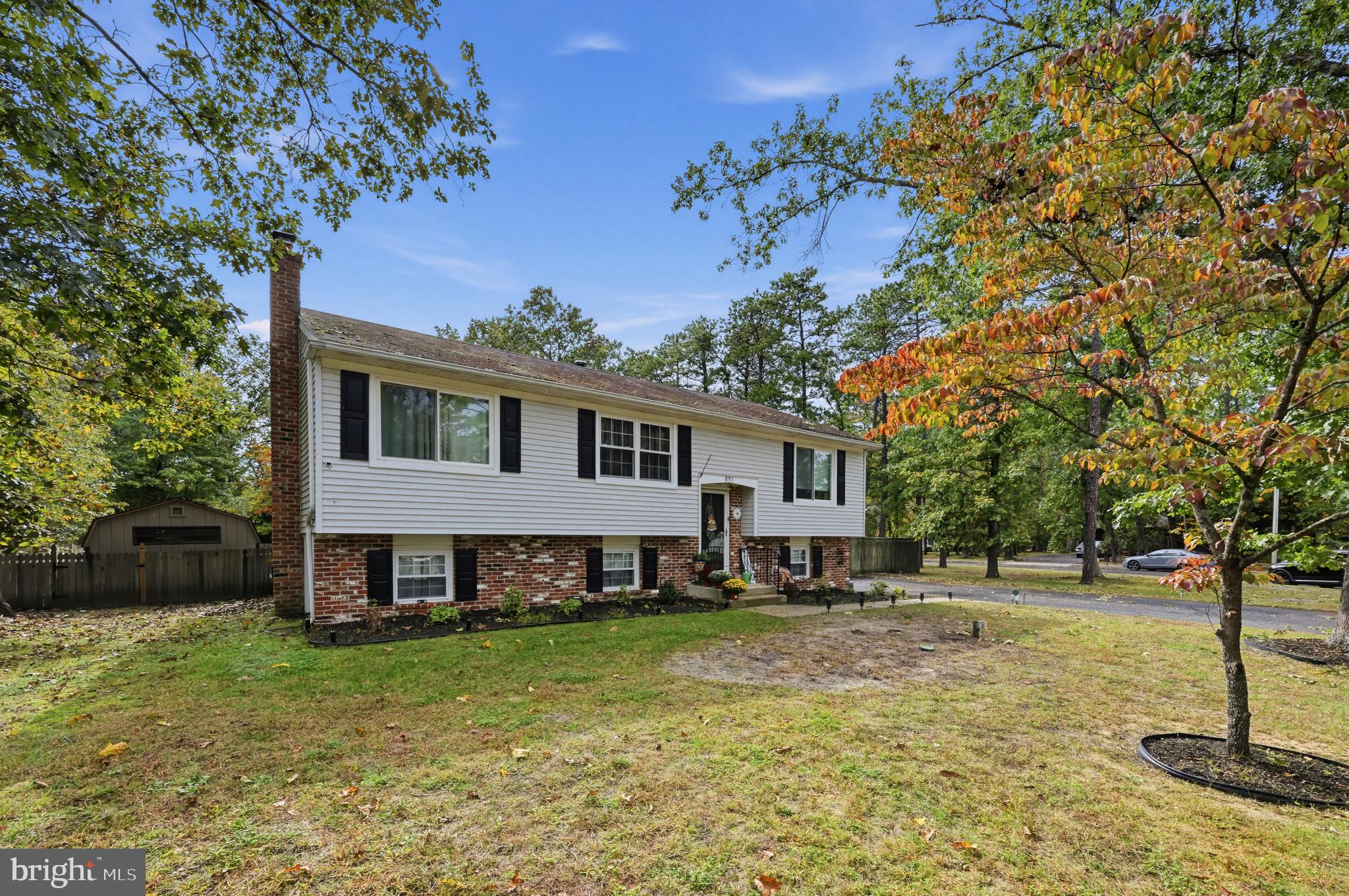 891 WILLOW WAY