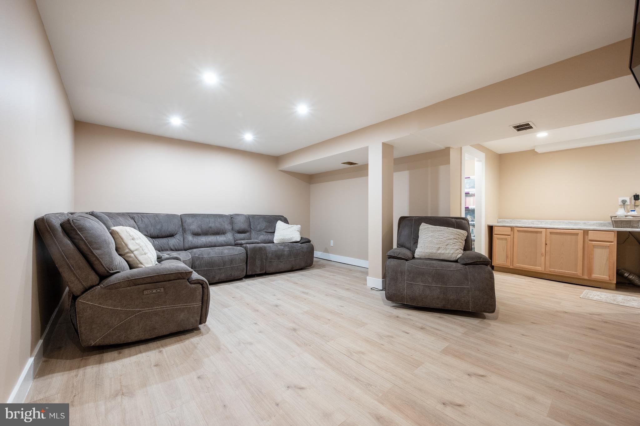 NEWPORT - Residential