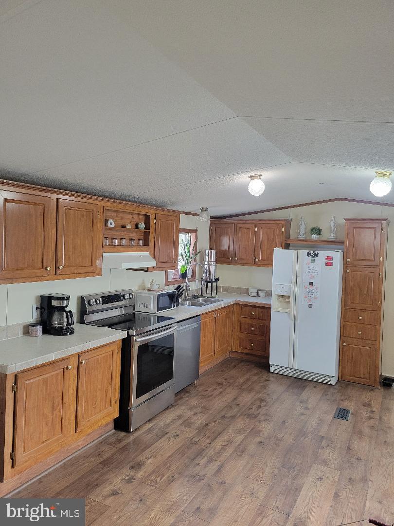 ROYAL CREST ESTATES - Residential