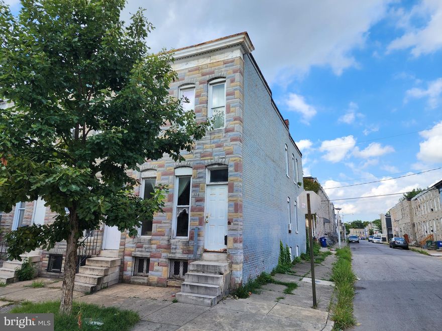 ONLINE AUCTION: Bidding begins 9/13/2023 @ 10:00 AM. Bidding ends 9/15/2023 @ 11:20 AM. List Price is Suggested Opening Bid. Deposit: $5,000. 10% Buyer's Premium will be added to the high bid. 2 Story End Unit Townhouse located in the Carrollton Ridge area. JUST MINUTES to Carroll Park Golf Course & Bon Secours Hospital. Easy access to major traffic artery Wilkens Ave.